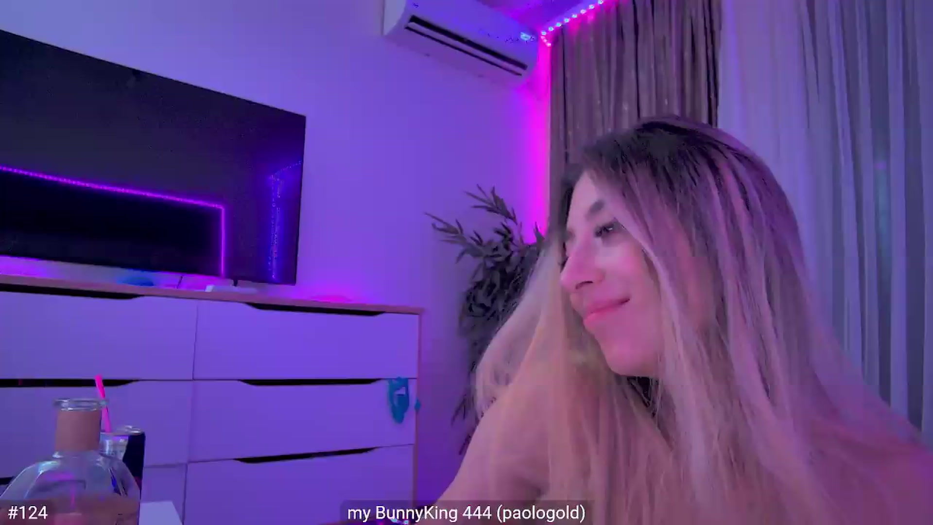 Gallery image thumbnail from hunny_bunny25's myfreecams stream on, 08/31/2026, 09:16 image 13 of 20