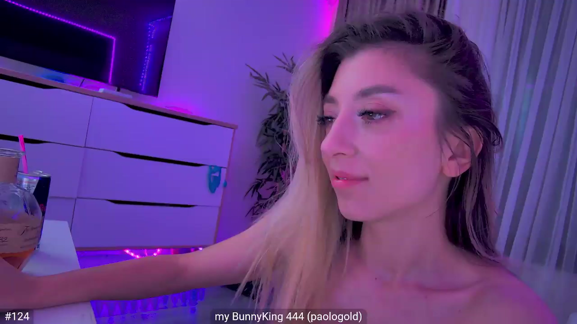 Gallery image thumbnail from hunny_bunny25's myfreecams stream on, 08/31/2026, 09:45 image 4 of 20