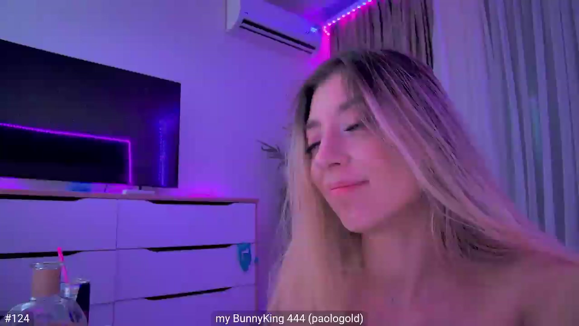 Gallery image thumbnail from hunny_bunny25's myfreecams stream on, 08/31/2026, 09:45 image 13 of 20