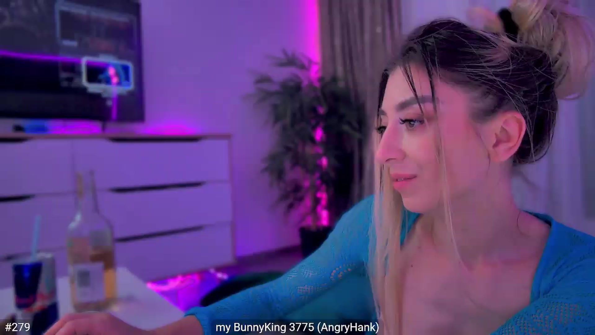 Gallery image thumbnail from hunny_bunny25's myfreecams stream on, 09/19/2026, 04:05 image 20 of 20