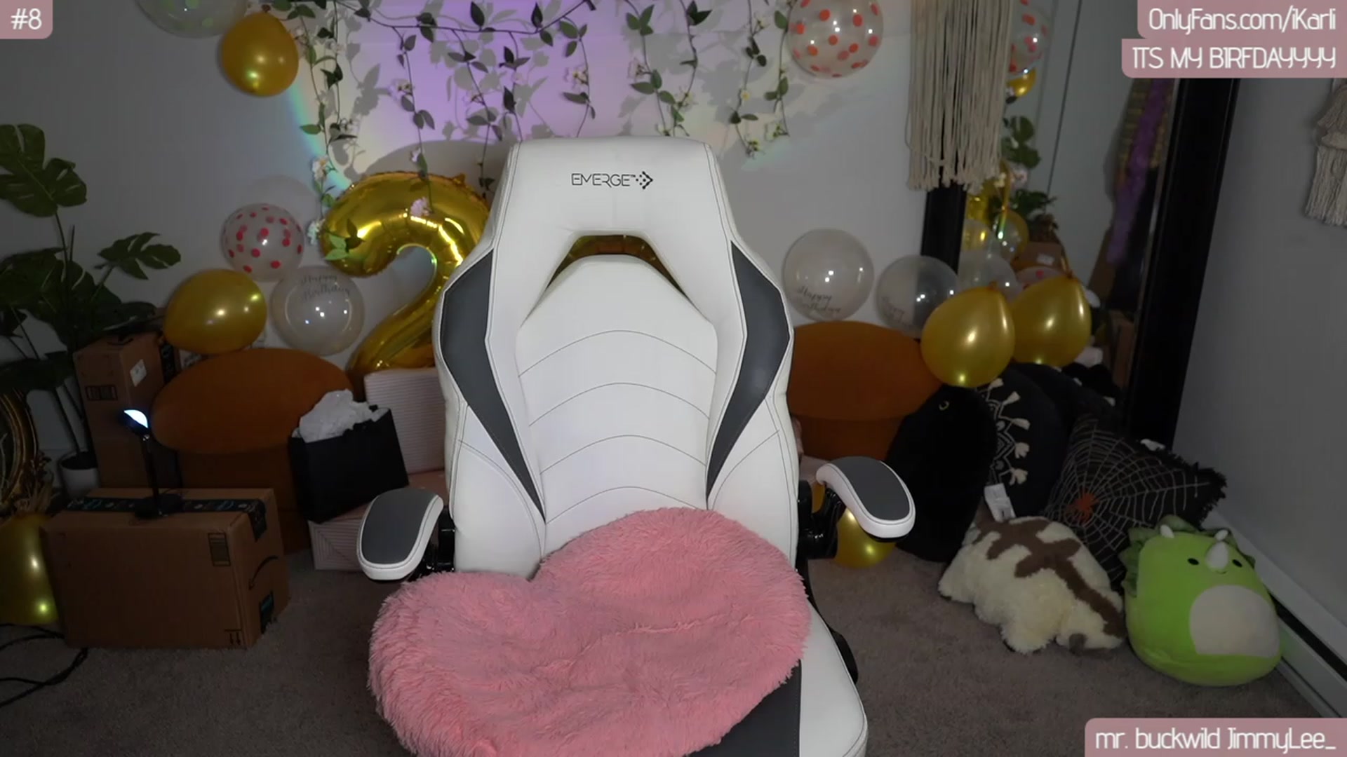 Gallery image thumbnail from iBirthdayGirl's myfreecams stream on, 08/18/2023, 04:18 image 3 of 20