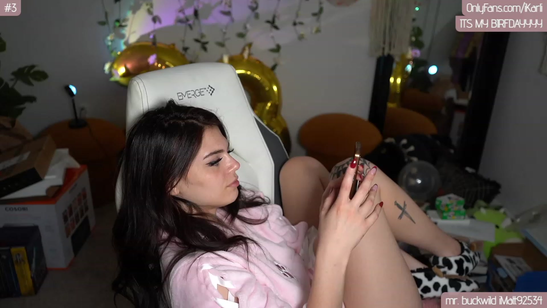 Gallery image thumbnail from iBirthdayGirl's myfreecams stream on, 08/18/2023, 10:54 image 15 of 20