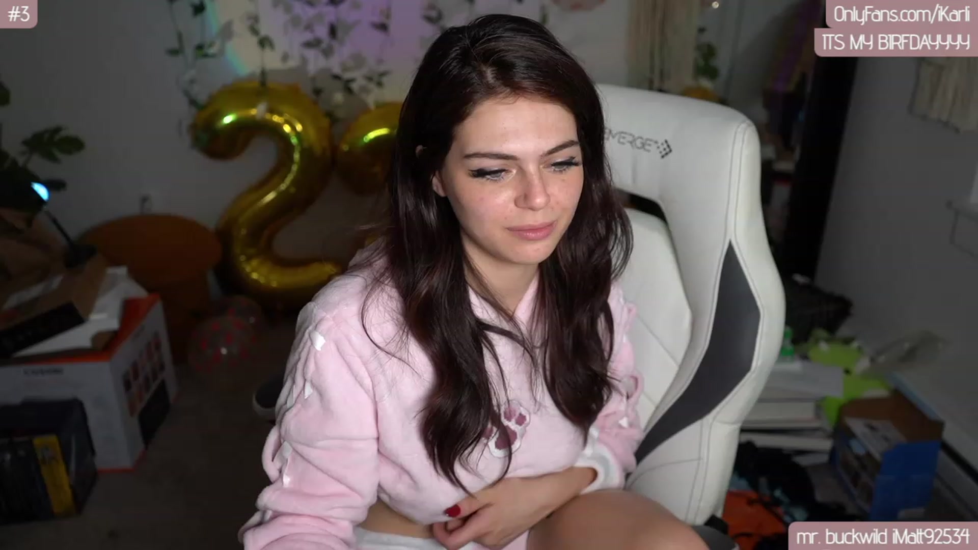 Gallery image thumbnail from iBirthdayGirl's myfreecams stream on, 08/18/2023, 10:54 image 8 of 20