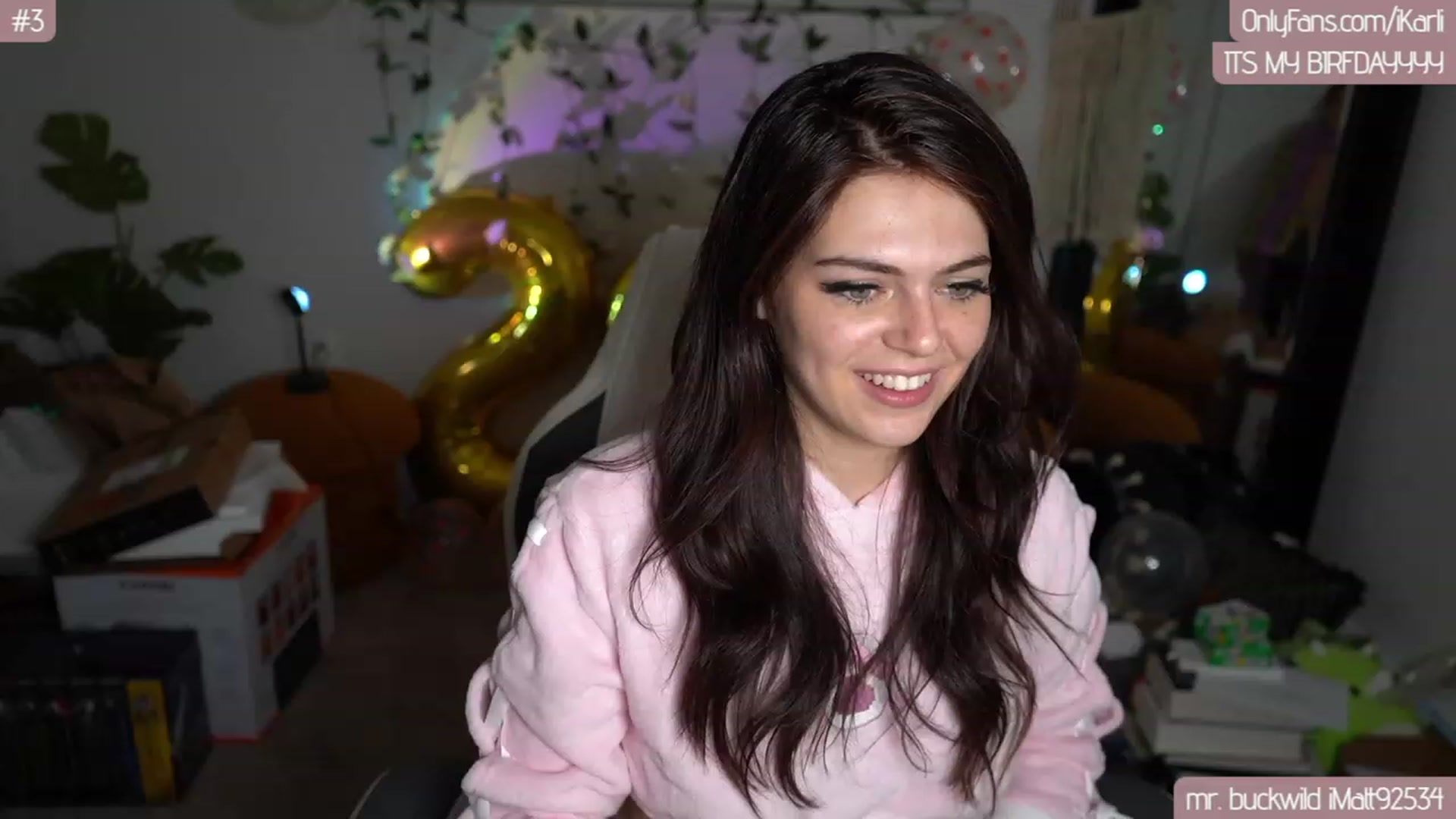 Gallery image thumbnail from iBirthdayGirl's myfreecams stream on, 08/18/2023, 10:54 image 16 of 20