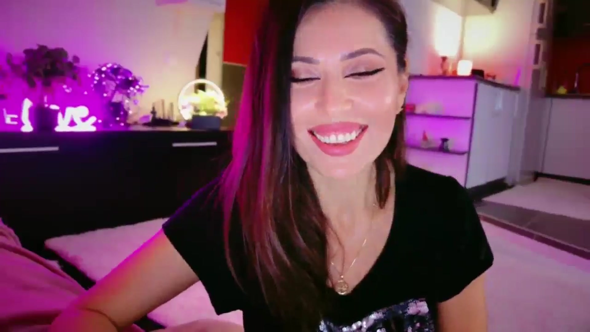 Gallery image thumbnail from iCrave4Sadism's myfreecams stream on, 02/21/2026, 03:34 image 7 of 20
