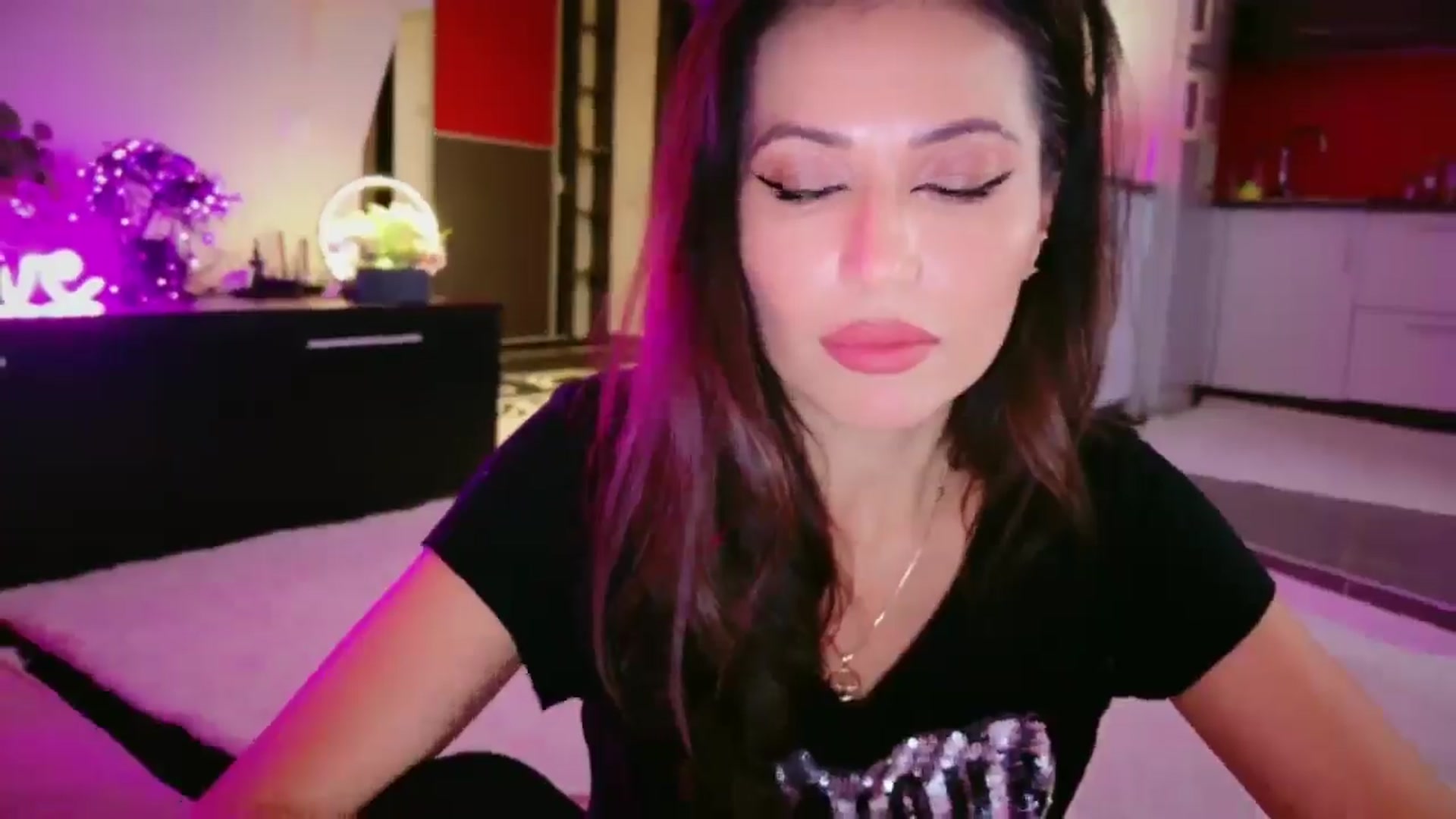 Gallery image thumbnail from iCrave4Sadism's myfreecams stream on, 02/21/2026, 03:34 image 4 of 20