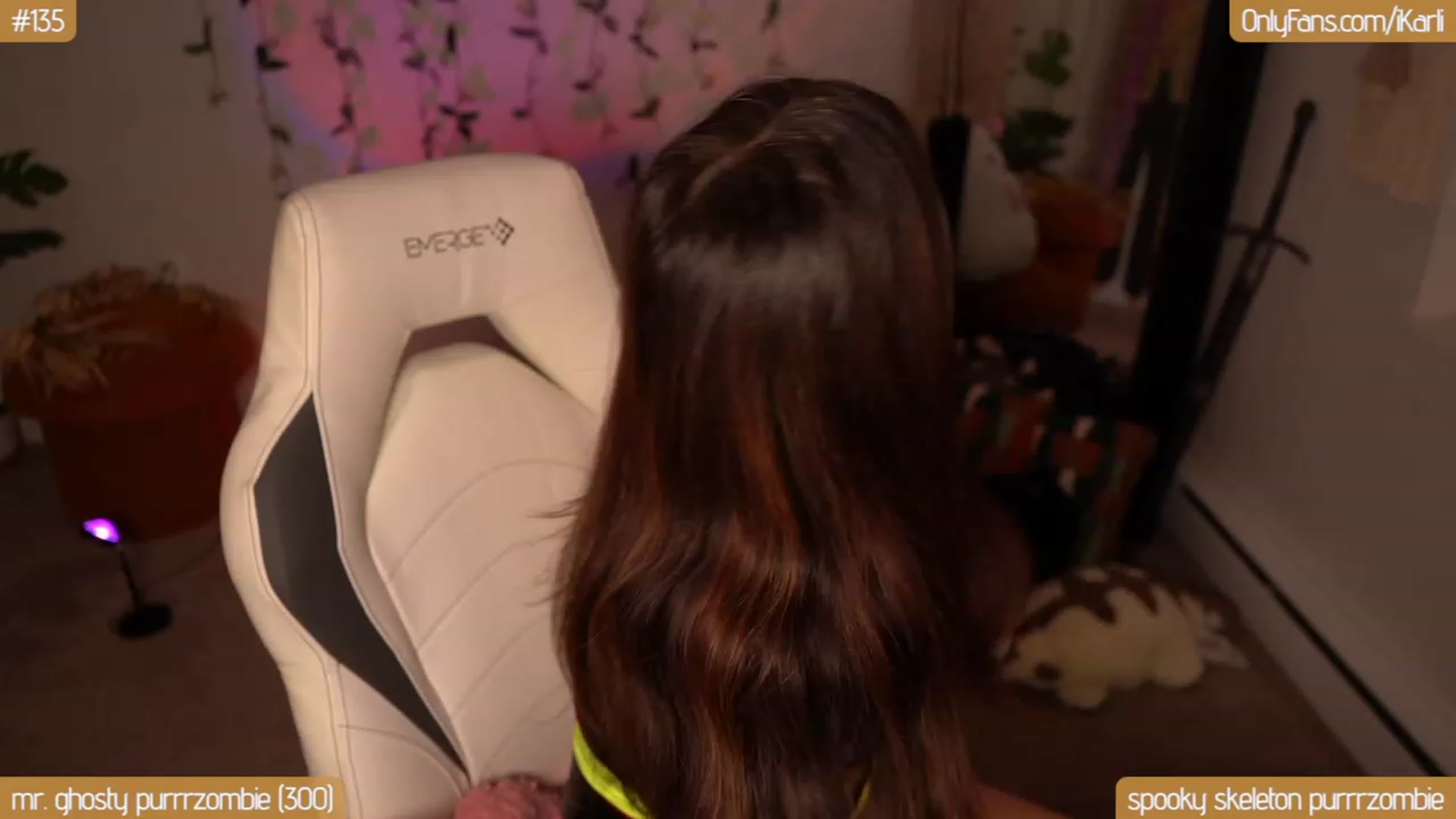 Gallery image thumbnail from iKarlenstein's myfreecams stream on, 10/26/2023, 04:02 image 6 of 20