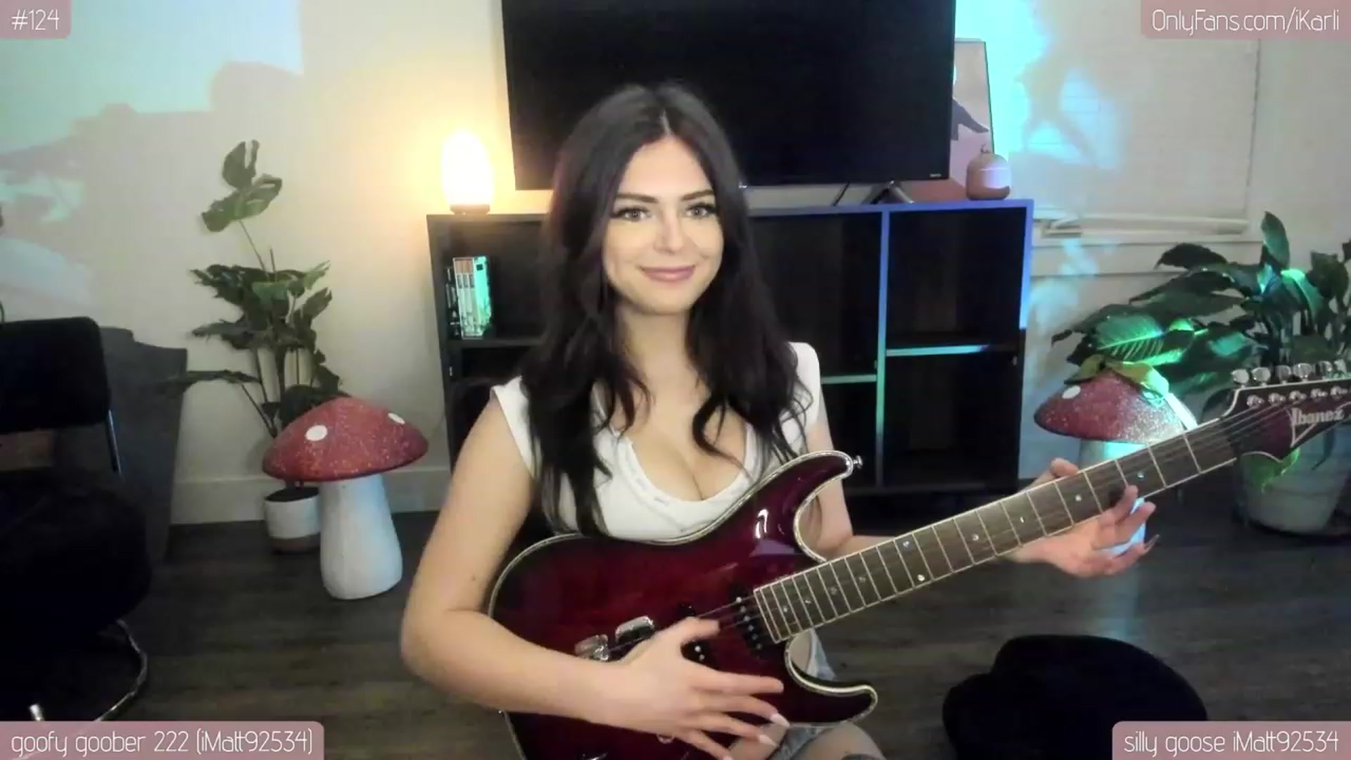 Gallery image thumbnail from iKarli's myfreecams stream on, 05/19/2023, 06:05 image 1 of 20