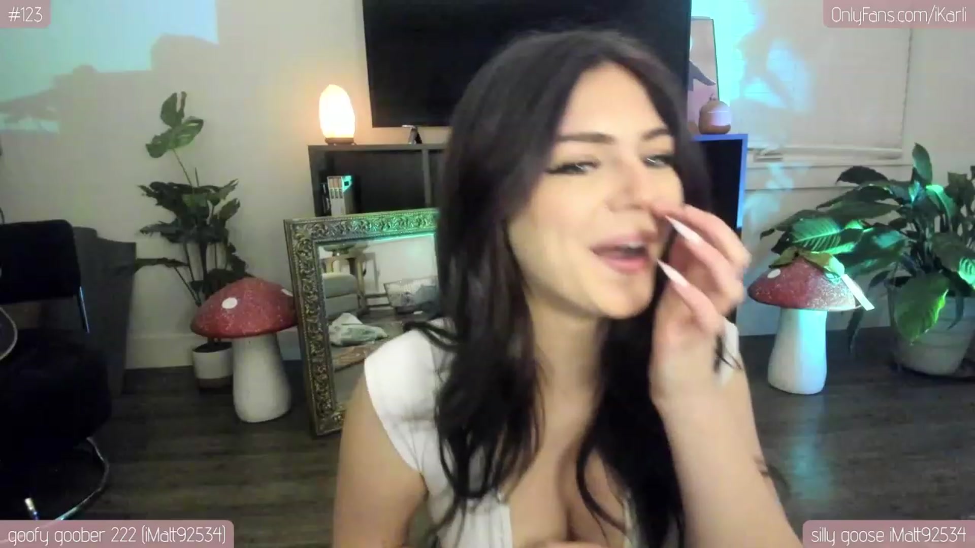 Gallery image thumbnail from iKarli's myfreecams stream on, 05/19/2023, 06:05 image 4 of 20