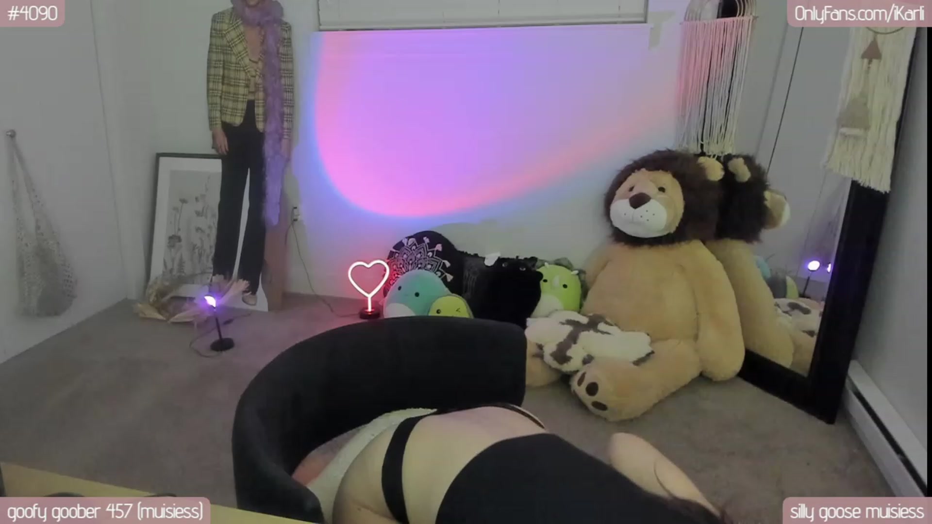 Gallery image thumbnail from iKarli's myfreecams stream on, 06/16/2023, 07:23 image 7 of 20