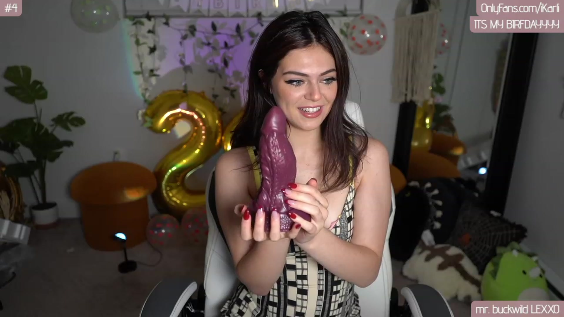 Gallery image thumbnail from iKarli's myfreecams stream on, 08/19/2023, 04:41 image 7 of 20