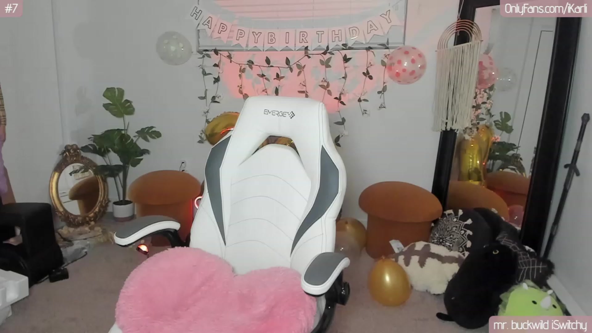 Gallery image thumbnail from iKarli's myfreecams stream on, 08/25/2023, 03:43 image 18 of 20