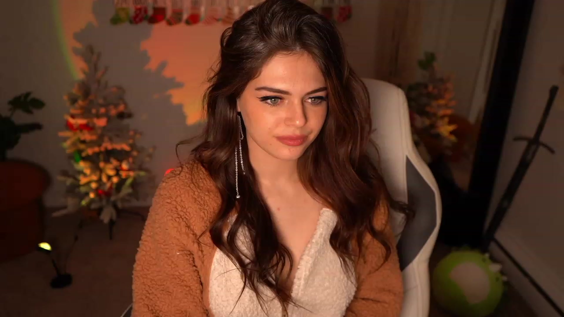 Gallery image thumbnail from iKarli's myfreecams stream on, 12/03/2023, 10:50 image 3 of 20