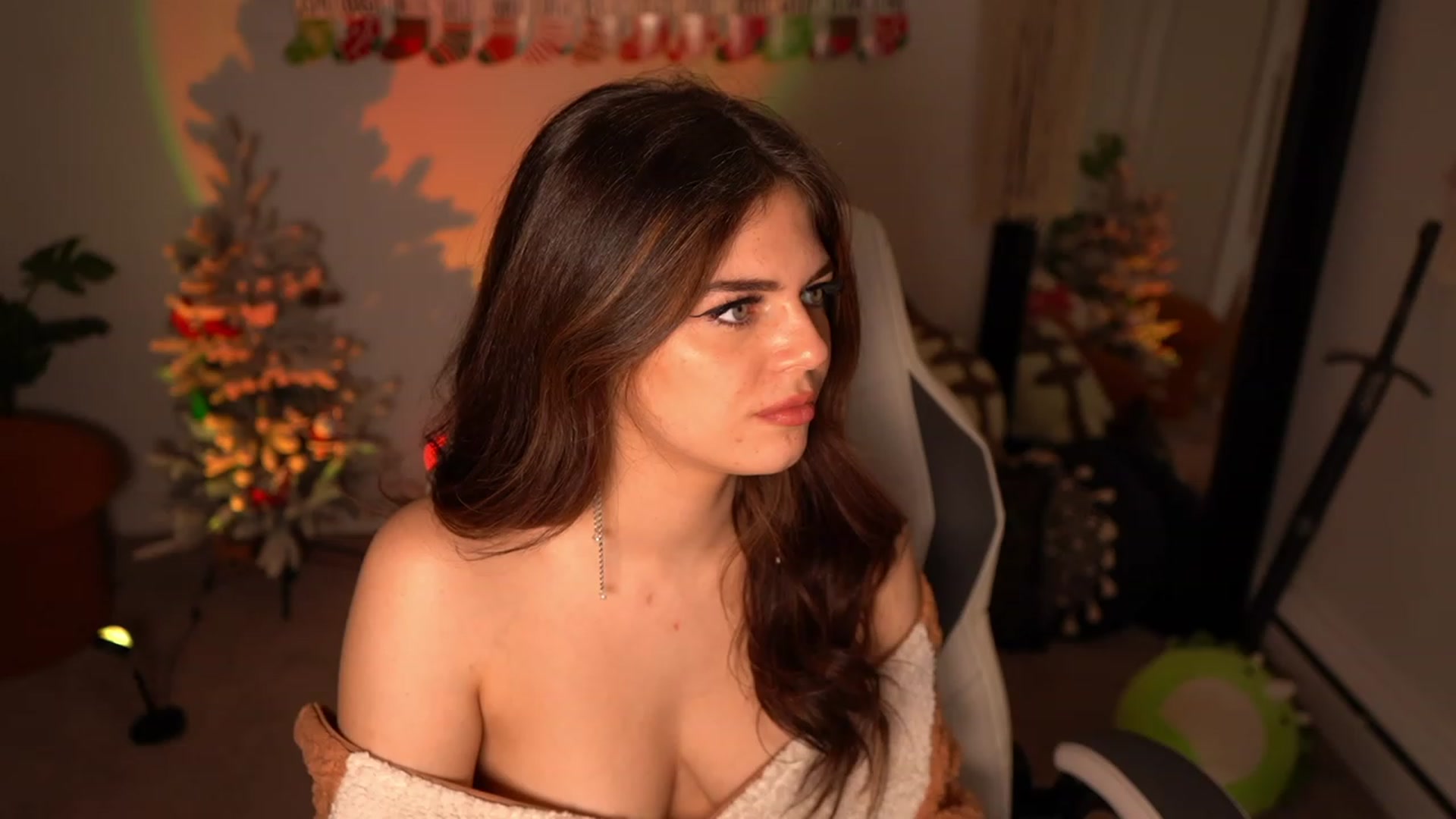 Gallery image thumbnail from iKarli's myfreecams stream on, 12/03/2023, 10:50 image 7 of 20