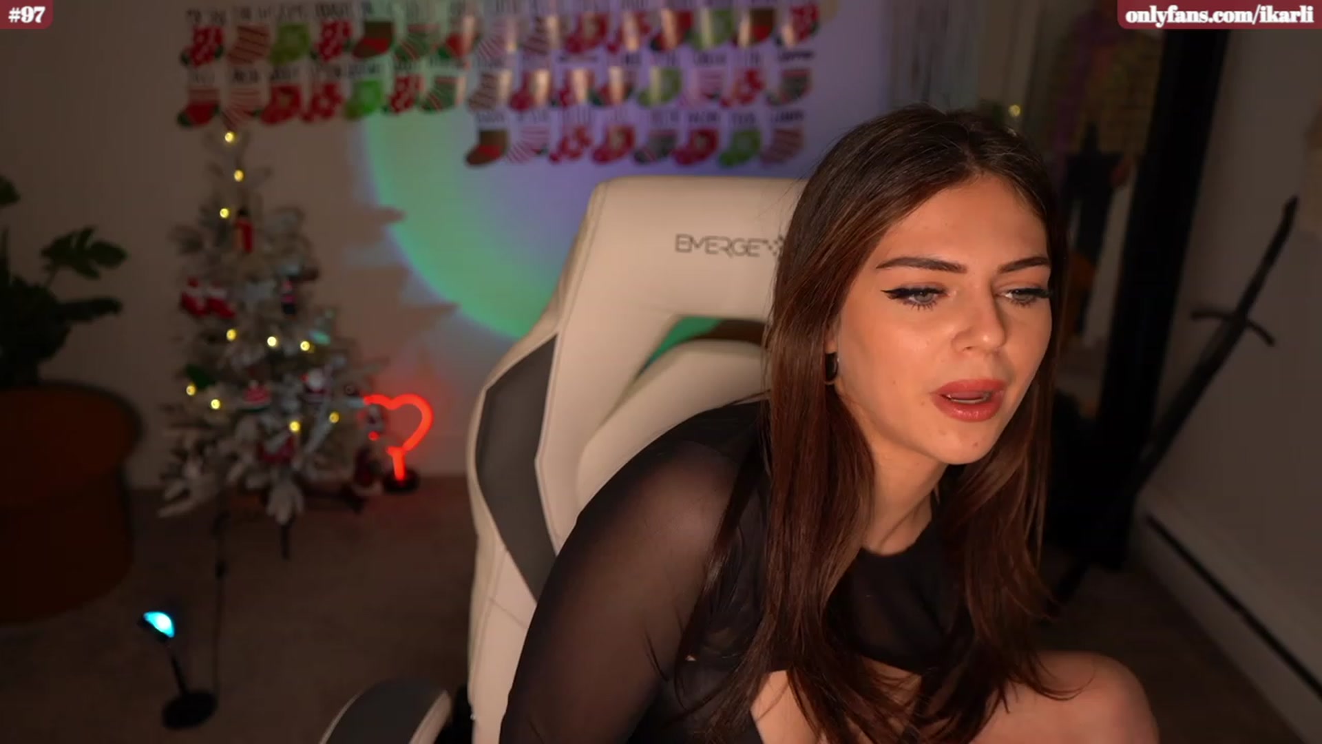 Gallery image thumbnail from iKarli's myfreecams stream on, 12/19/2023, 06:50 image 16 of 20