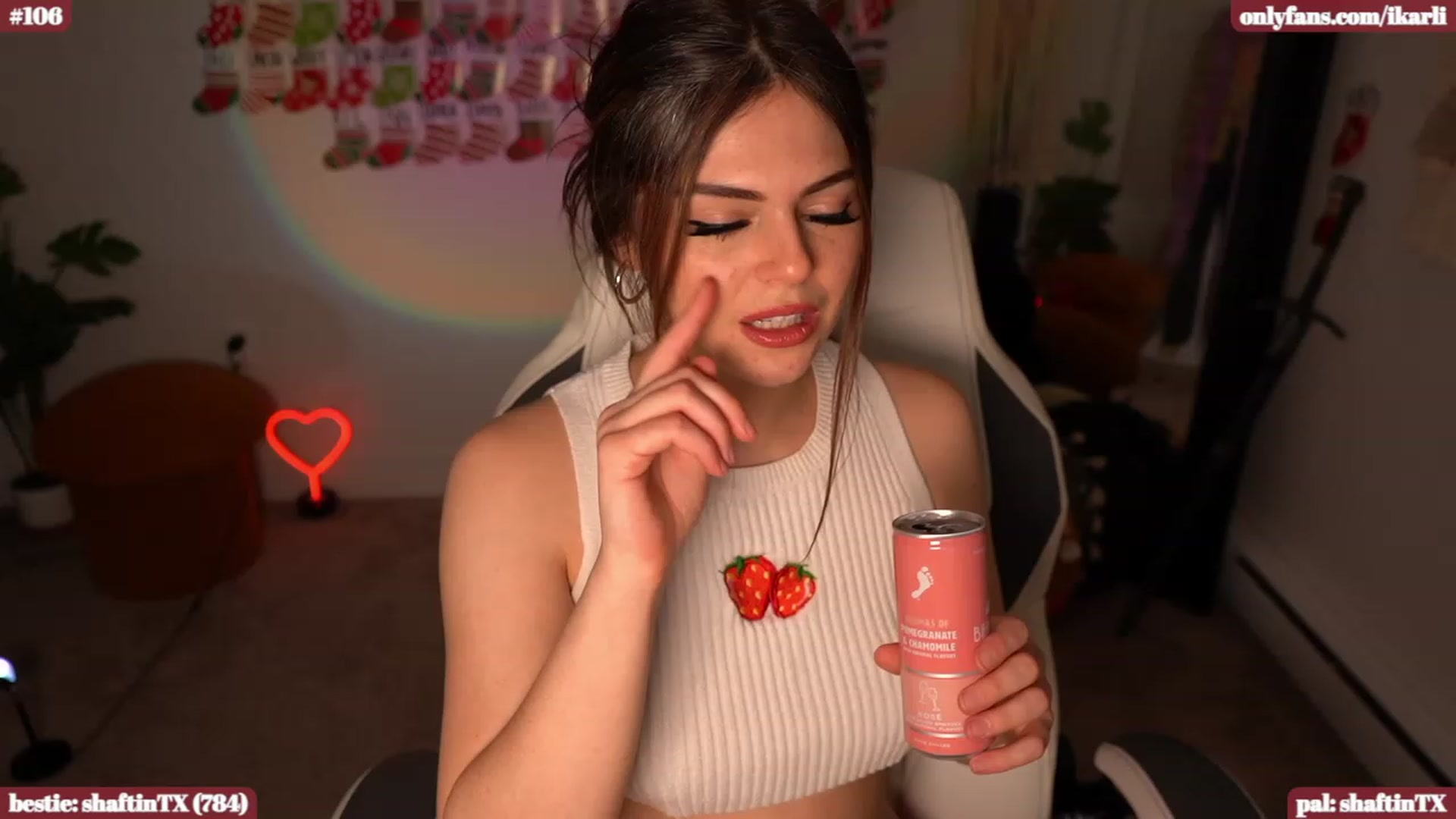 Gallery image thumbnail from iKarli's myfreecams stream on, 12/29/2023, 09:17 image 4 of 20