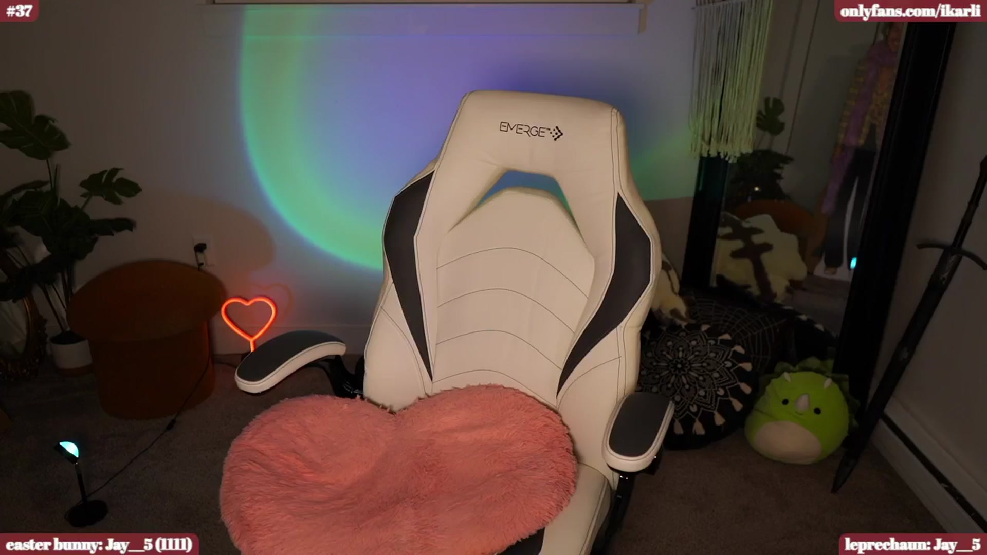 Gallery image thumbnail from iKarli's myfreecams stream on, 03/07/2024, 09:14 image 14 of 20