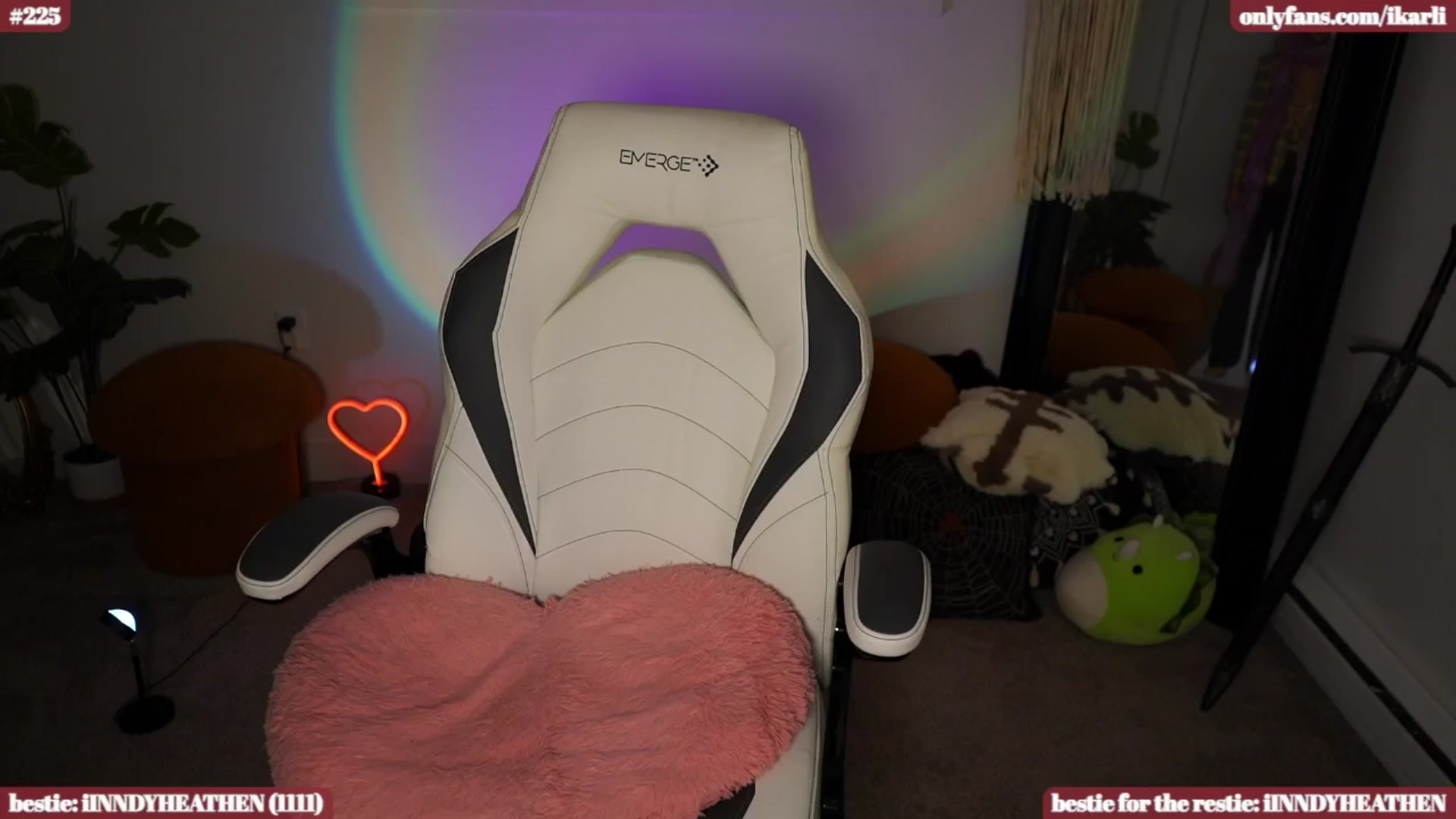 Gallery image thumbnail from iKarli's myfreecams stream on, 04/10/2024, 04:09 image 17 of 20