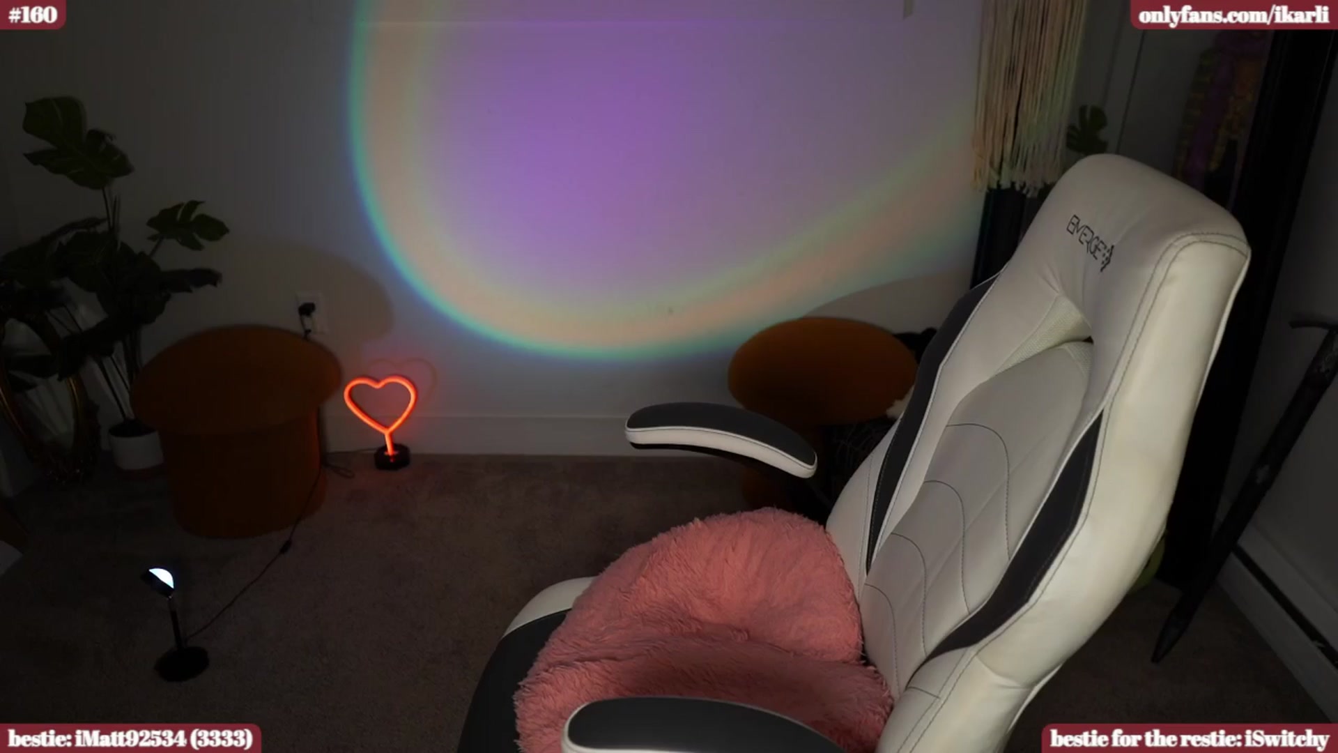 Gallery image thumbnail from iKarli's myfreecams stream on, 04/10/2024, 07:51 image 16 of 20