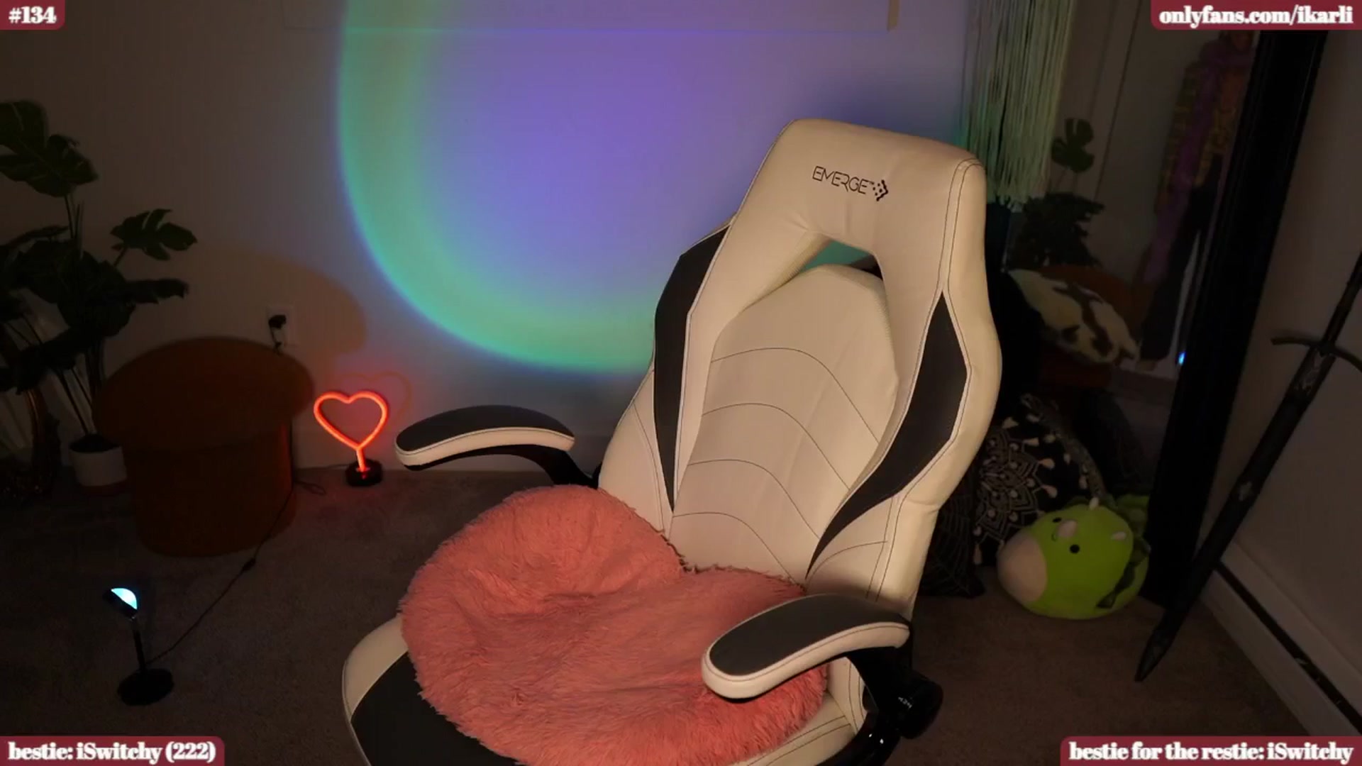 Gallery image thumbnail from iKarli's myfreecams stream on, 04/16/2024, 07:59 image 8 of 20
