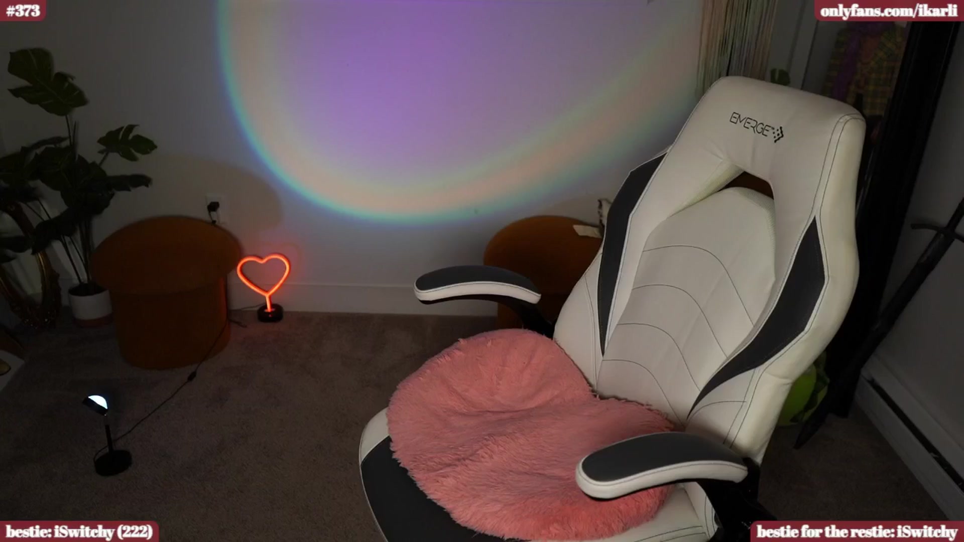 Gallery image thumbnail from iKarli's myfreecams stream on, 05/08/2024, 08:17 image 11 of 20