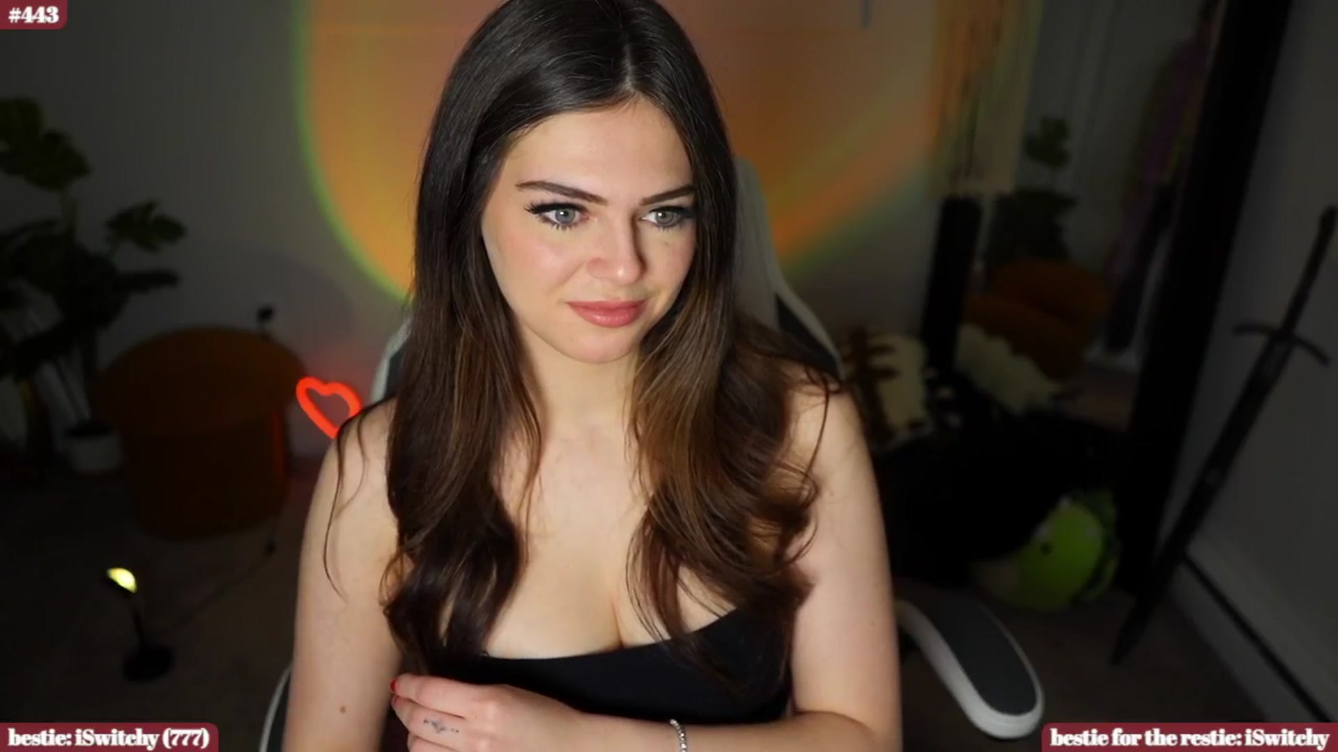 Gallery image thumbnail from iKarli's myfreecams stream on, 06/19/2024, 09:39 image 2 of 20