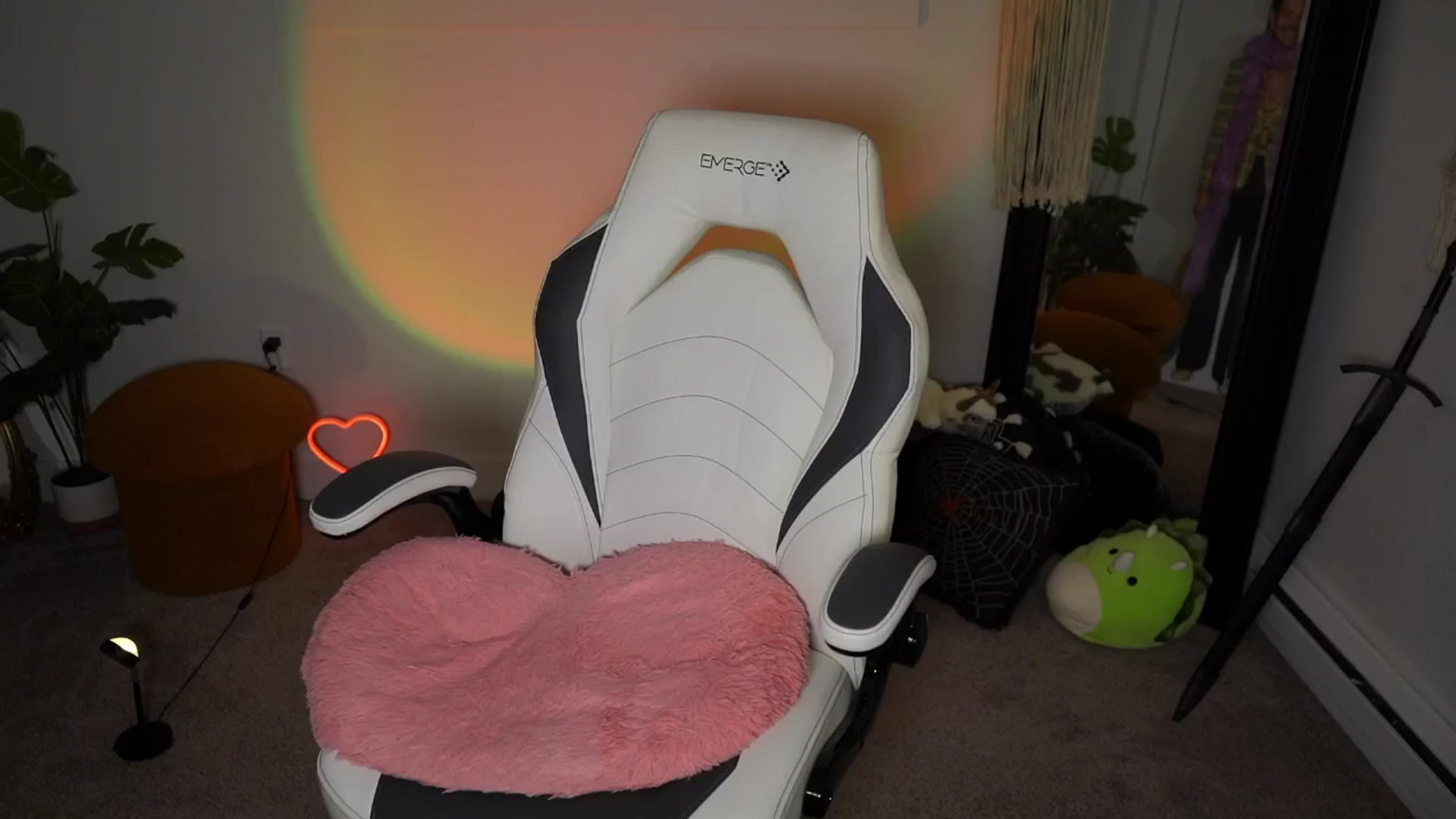 Gallery image thumbnail from iKarli's myfreecams stream on, 06/22/2024, 10:04 image 1 of 20