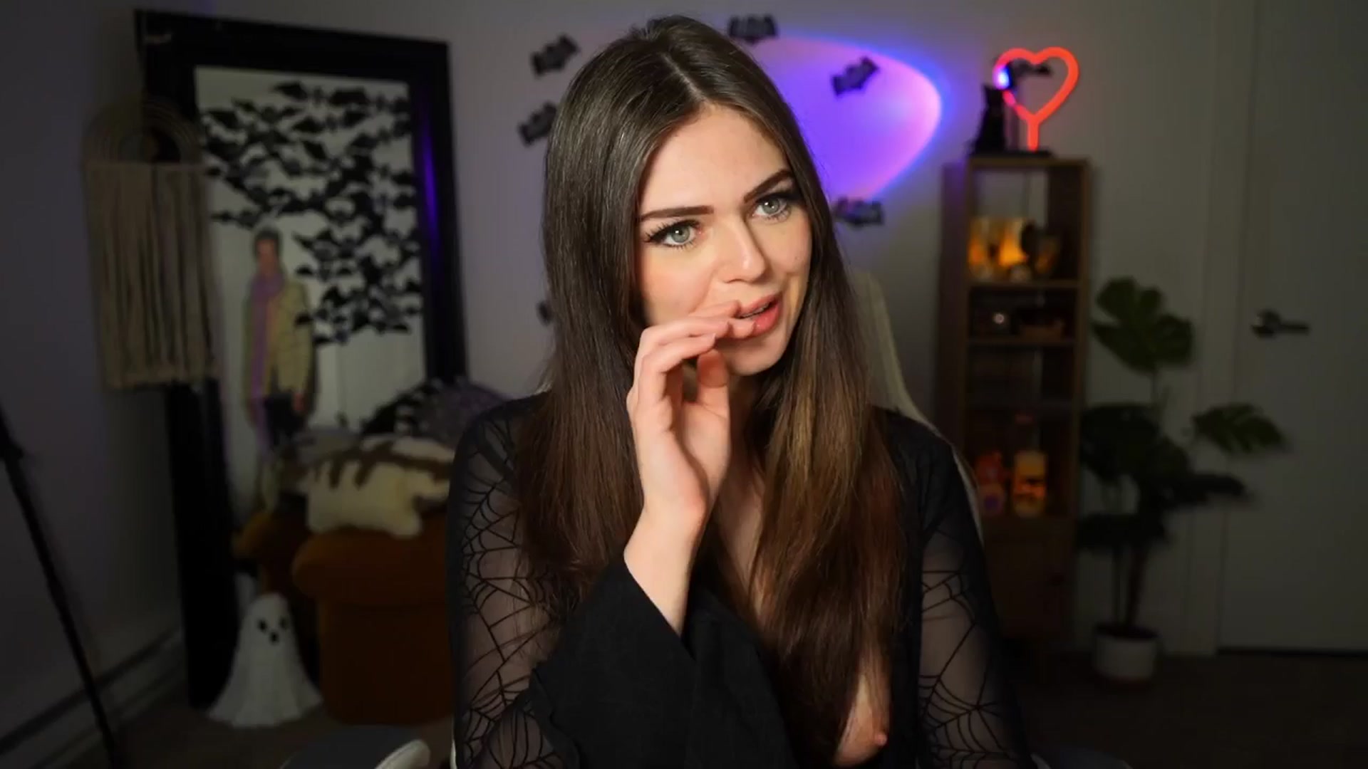 Gallery image thumbnail from iKarli's myfreecams stream on, 10/14/2024, 10:58 image 4 of 20