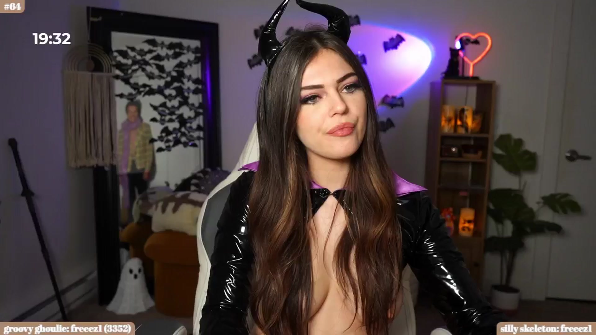 Gallery image thumbnail from iKarli's myfreecams stream on, 10/20/2024, 10:59 image 4 of 20