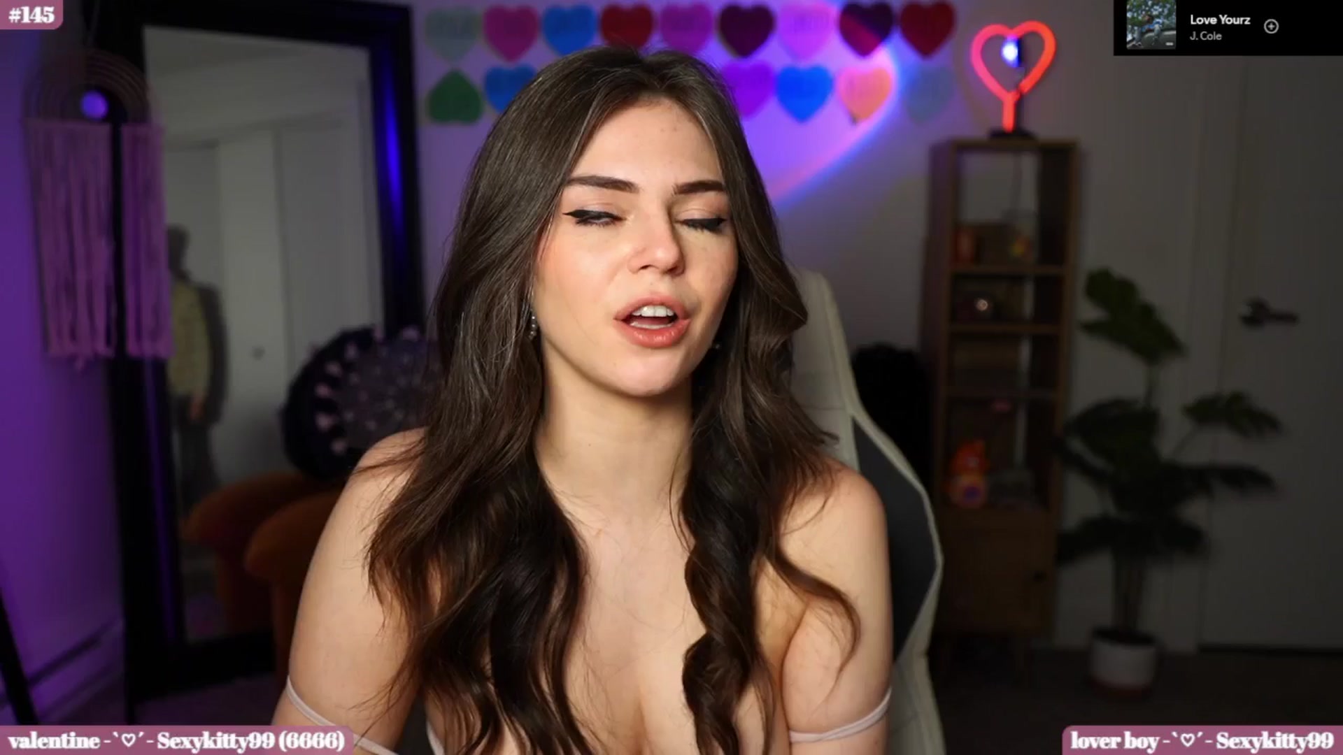Gallery image thumbnail from iKarli's myfreecams stream on, 02/04/2025, 08:48 image 16 of 20