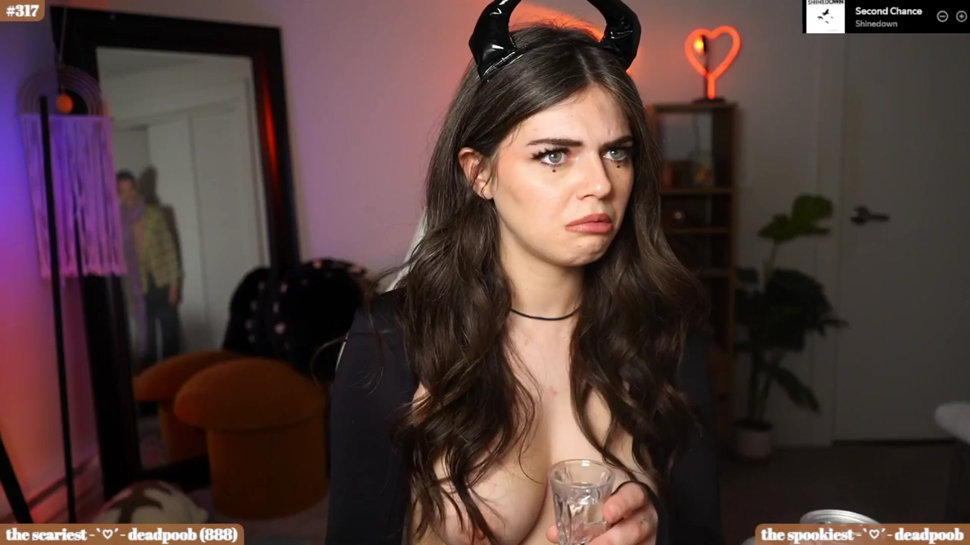 Gallery image thumbnail from iKarli's myfreecams stream on, 10/04/2025, 08:23 image 15 of 20
