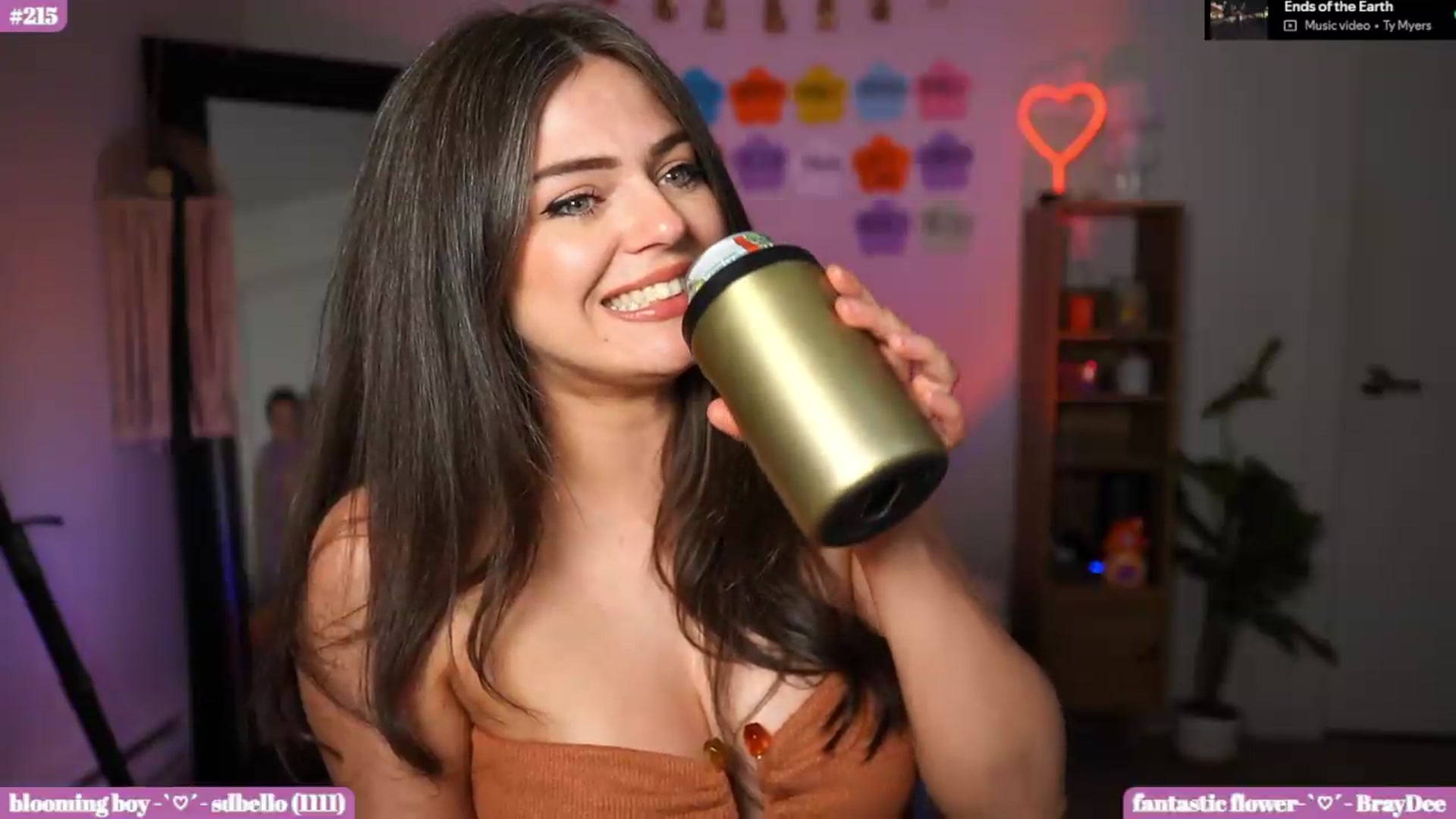 Gallery image thumbnail from iKarli's myfreecams stream on, 05/06/2026, 08:20 image 11 of 20
