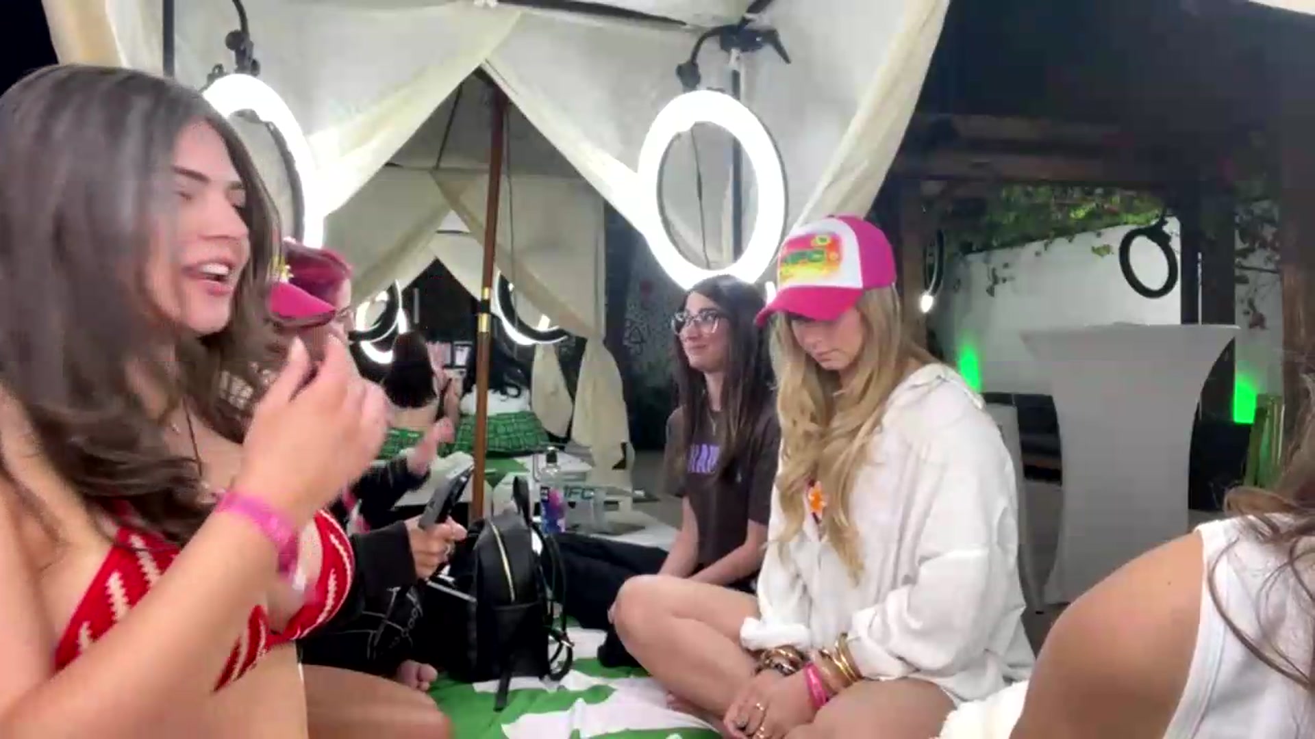 Gallery image thumbnail from iKarli's myfreecams stream on, 05/19/2026, 07:16 image 13 of 20