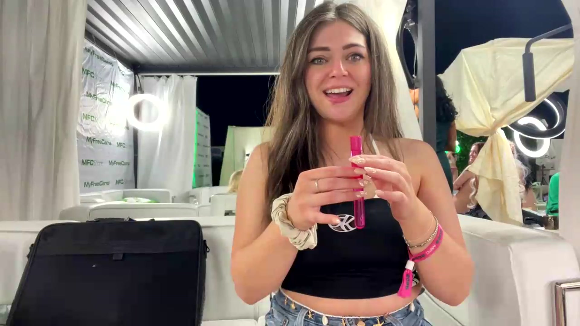 Gallery image thumbnail from iKarli's myfreecams stream on, 05/21/2026, 07:10 image 4 of 20