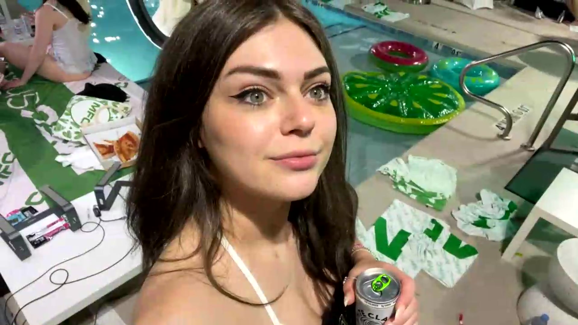 Gallery image thumbnail from iKarli's myfreecams stream on, 05/21/2026, 07:10 image 11 of 20