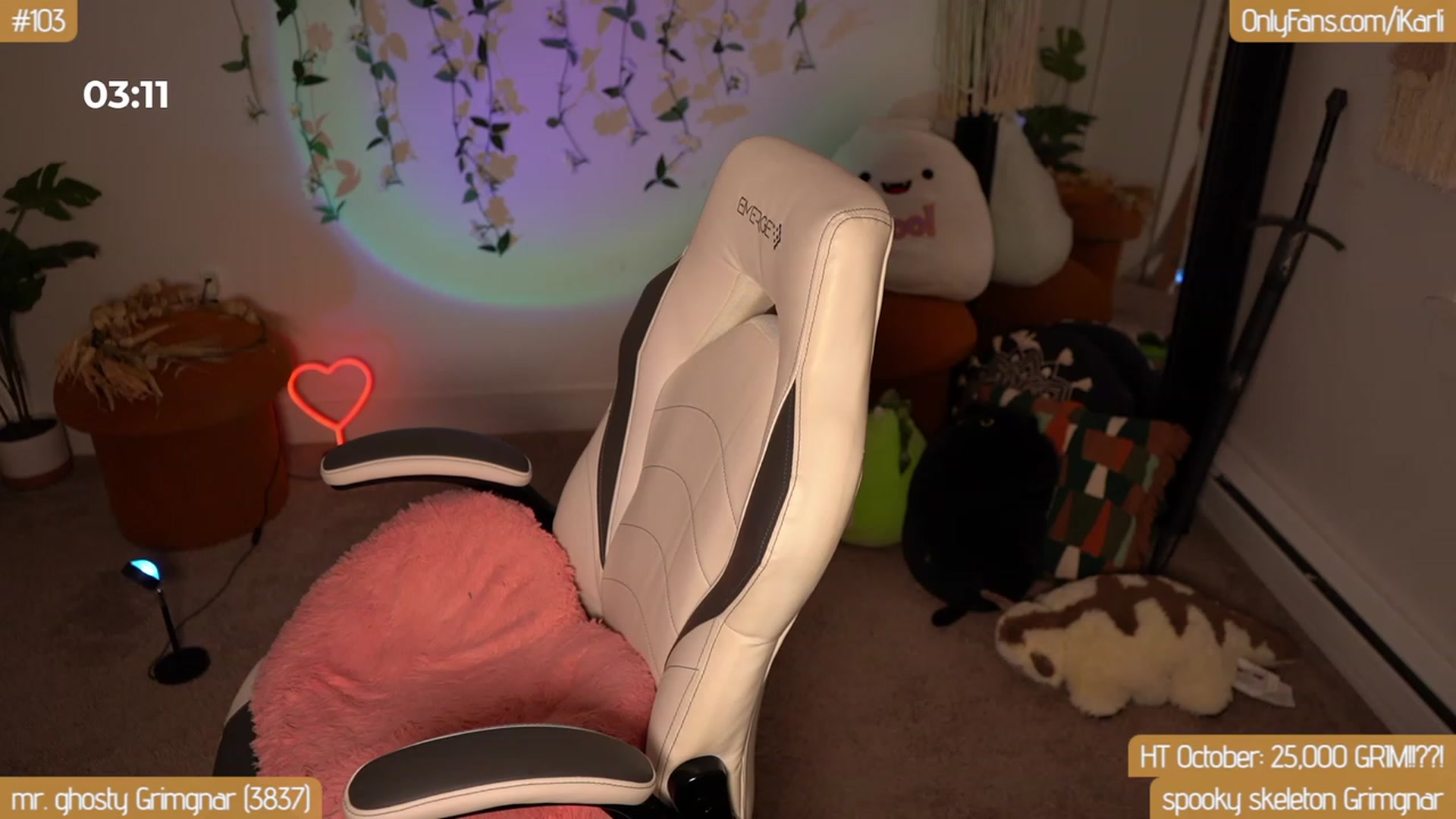 Gallery image thumbnail from iKarliCroft's myfreecams stream on, 11/01/2023, 07:44 image 7 of 20