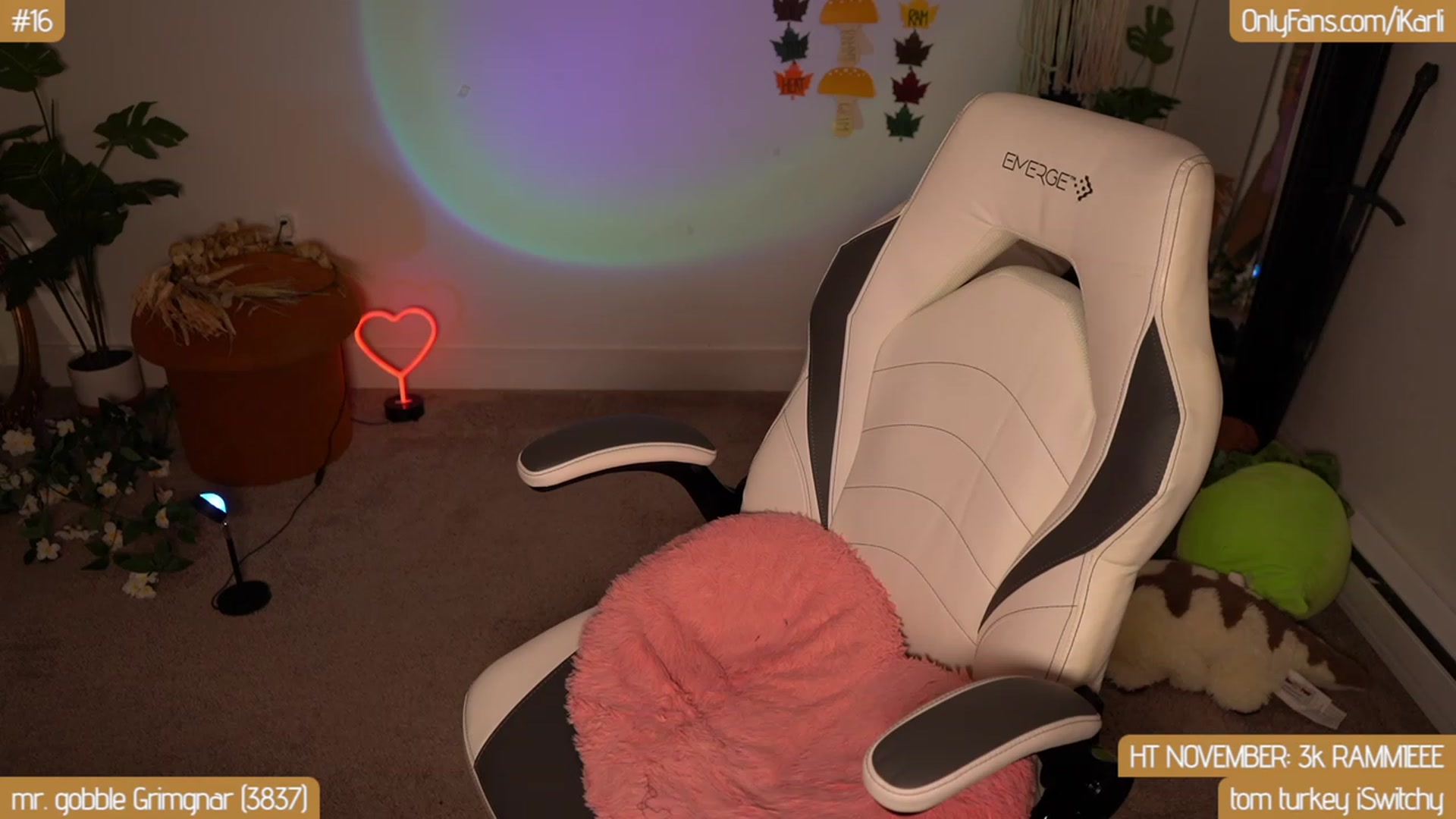 Gallery image thumbnail from iKarliCroft's myfreecams stream on, 11/01/2023, 12:43 image 13 of 20