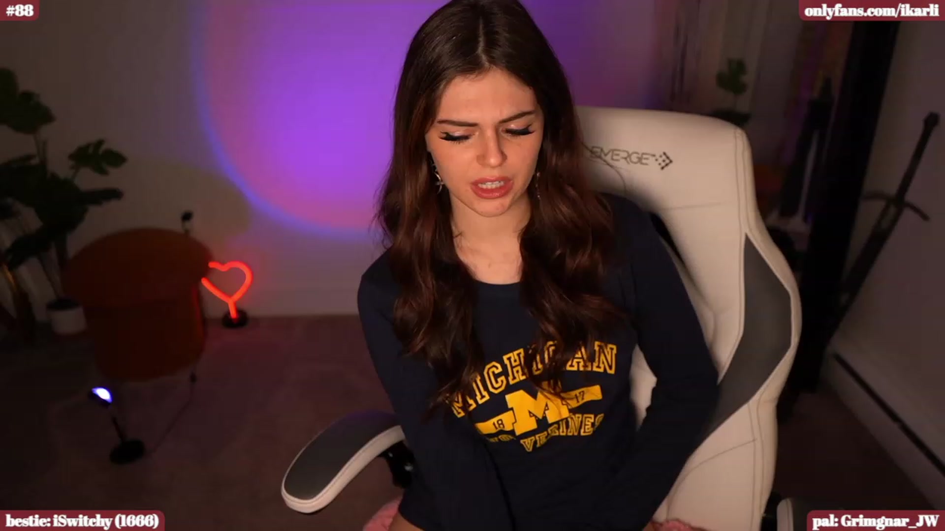 Gallery image thumbnail from iKarwi's myfreecams stream on, 01/11/2024, 10:20 image 20 of 20