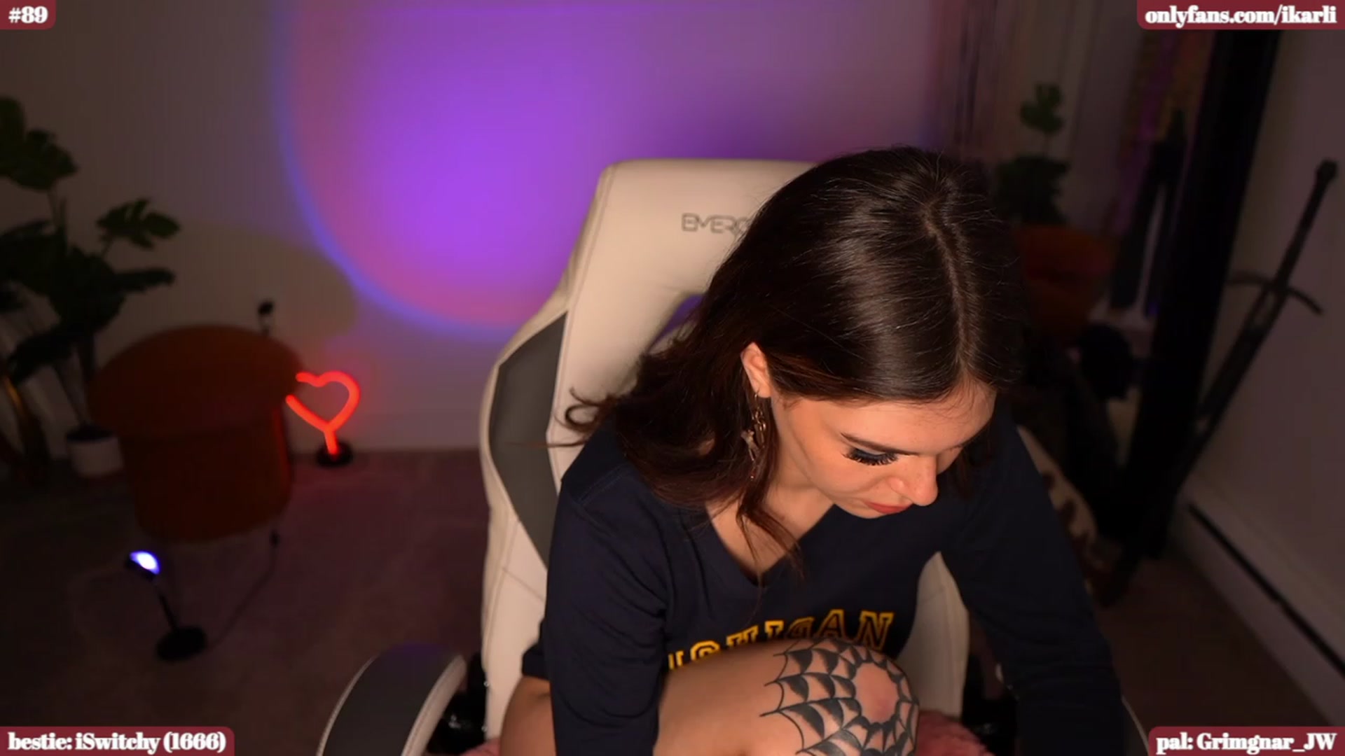 Gallery image thumbnail from iKarwi's myfreecams stream on, 01/11/2024, 10:20 image 18 of 20