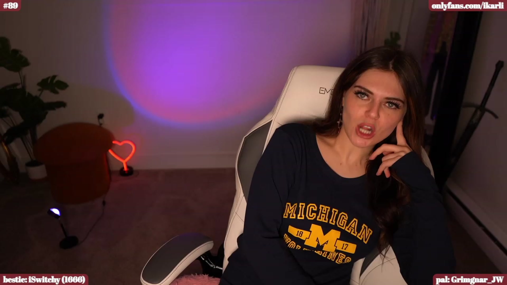 Gallery image thumbnail from iKarwi's myfreecams stream on, 01/11/2024, 10:20 image 15 of 20