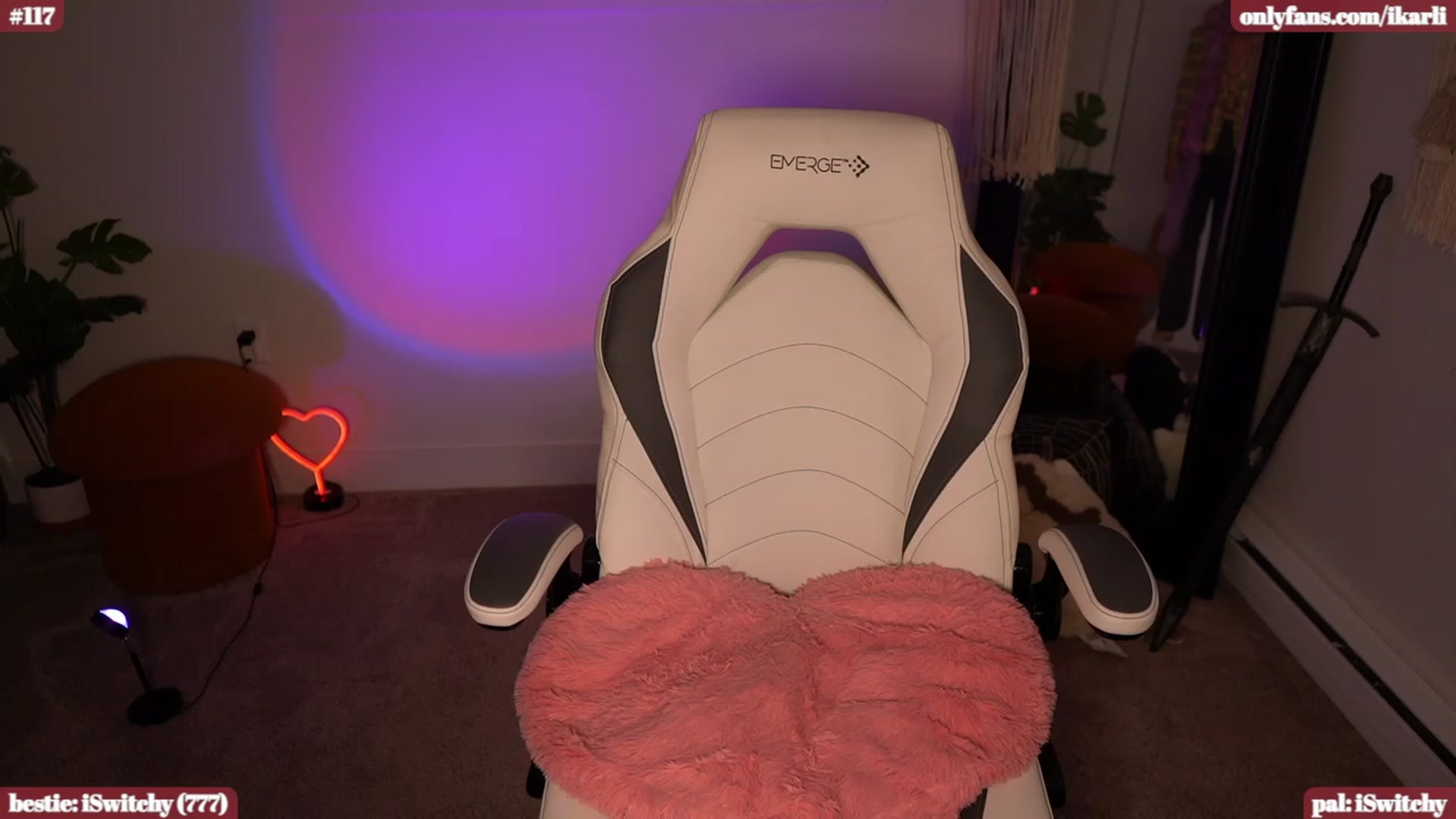 Gallery image thumbnail from iKarwi's myfreecams stream on, 01/13/2024, 08:19 image 3 of 20