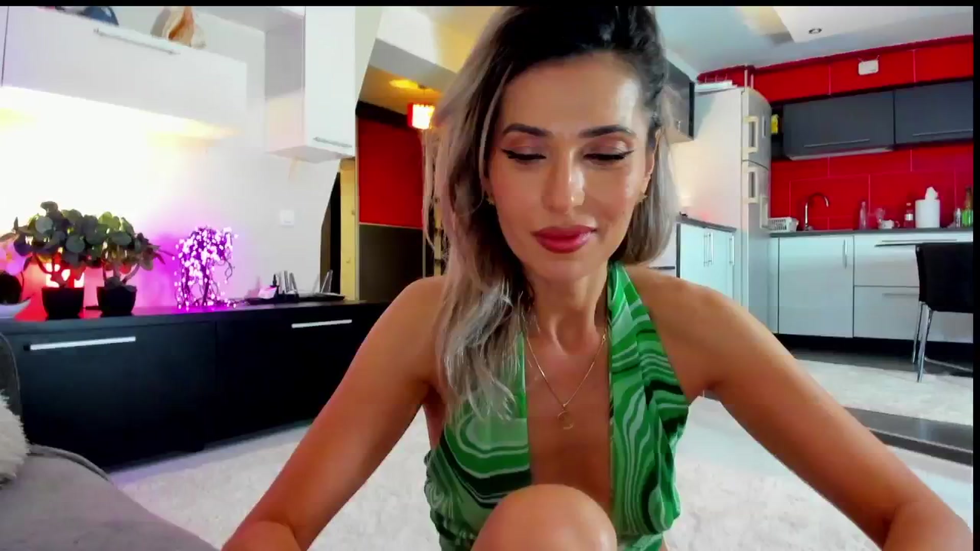 Gallery image thumbnail from iSquirrel4u's myfreecams stream on, 05/29/2024, 23:40 image 2 of 20