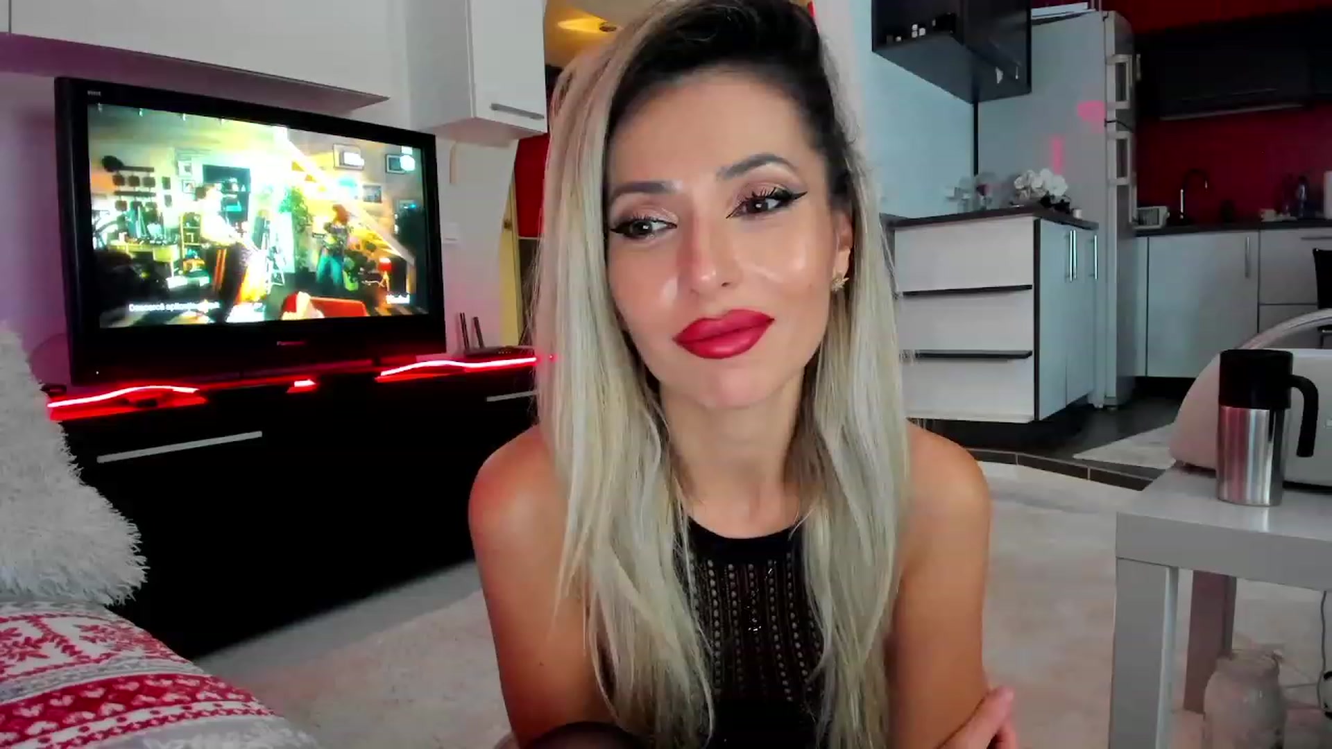 Gallery image thumbnail from iStoleXmas's myfreecams stream on, 12/15/2023, 02:18 image 2 of 20