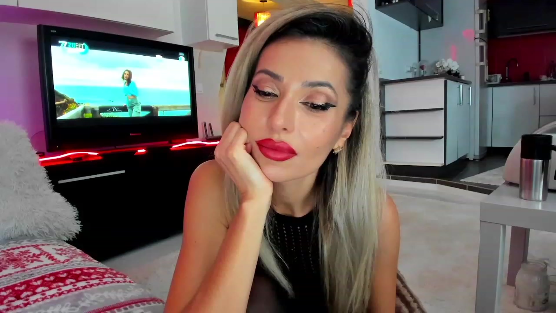 Gallery image thumbnail from iStoleXmas's myfreecams stream on, 12/15/2023, 02:18 image 8 of 20