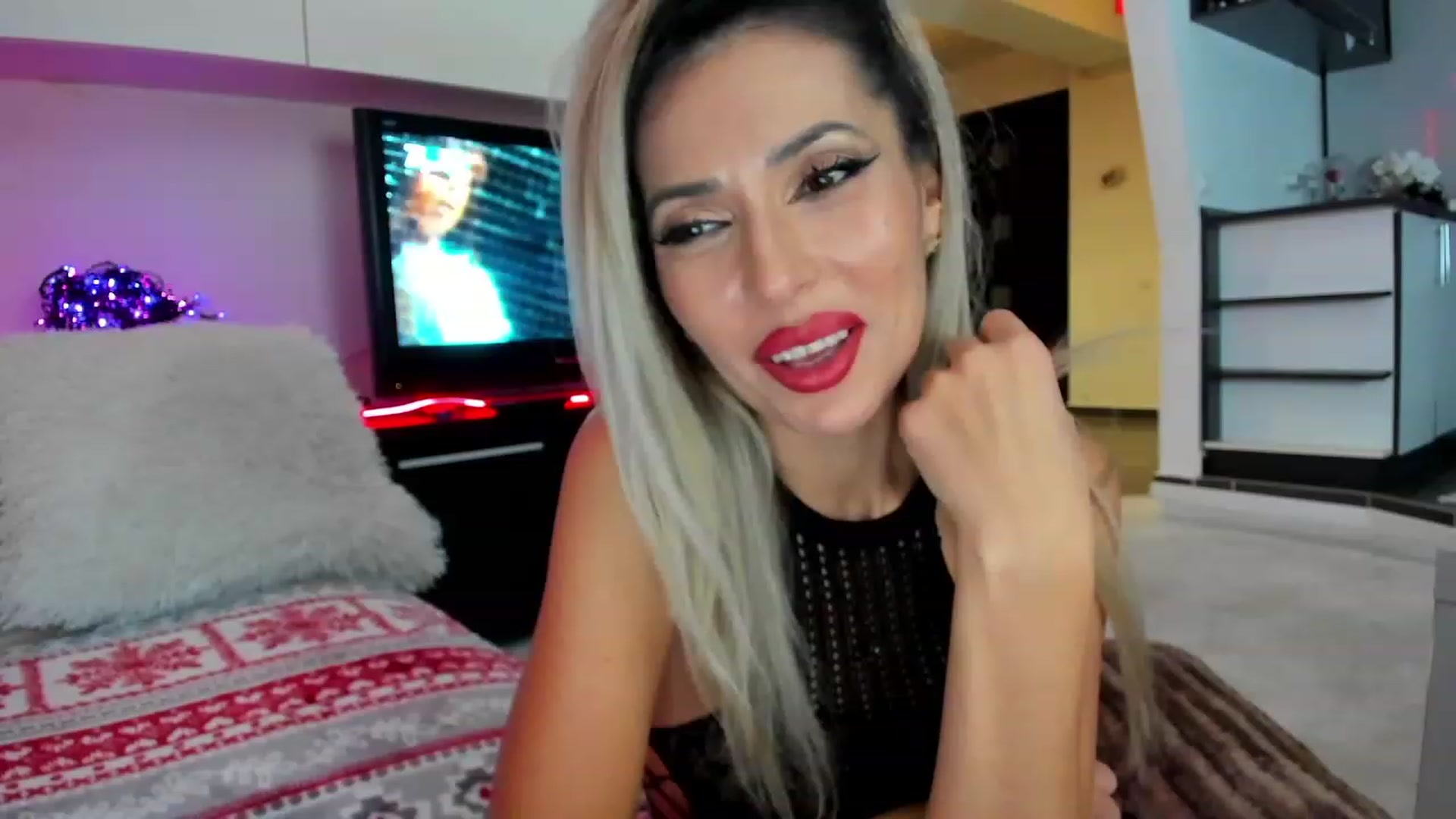 Gallery image thumbnail from iStoleXmas's myfreecams stream on, 12/15/2023, 02:18 image 9 of 20