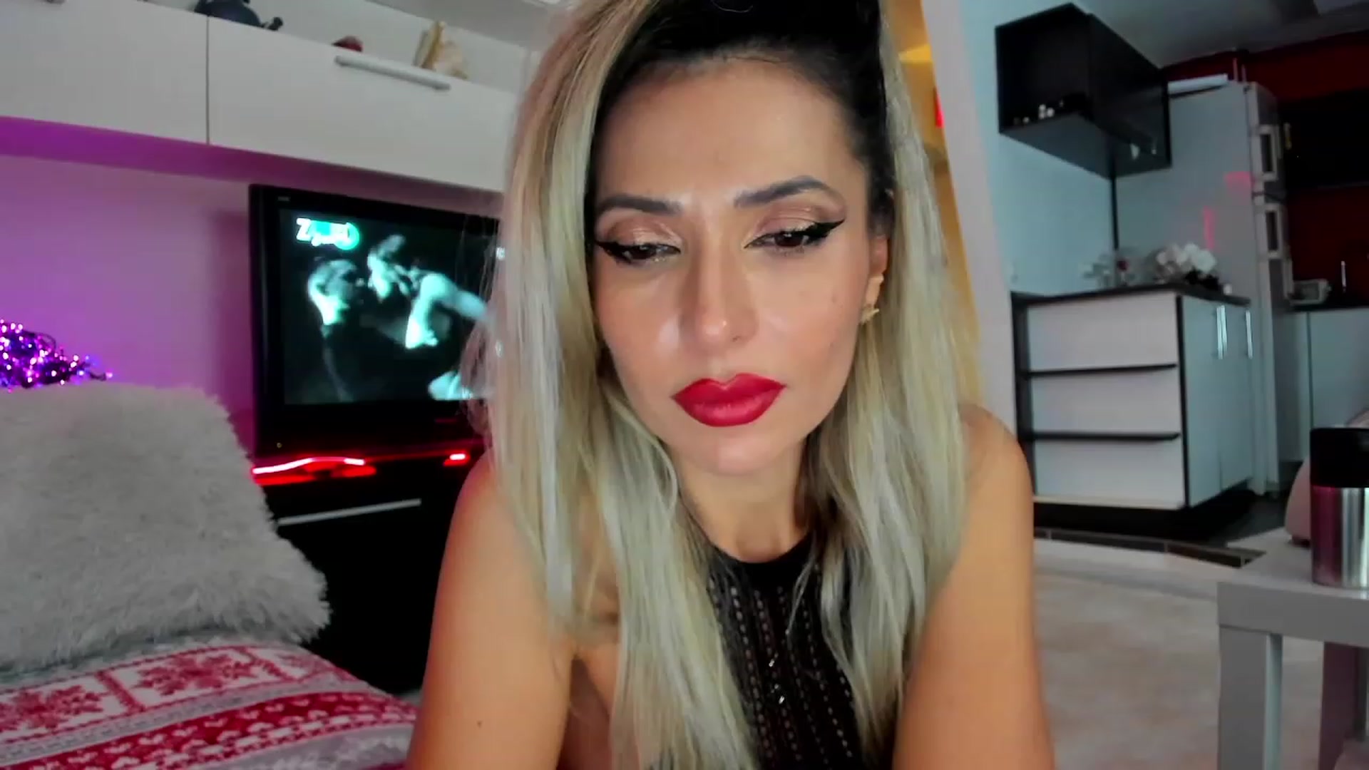 Gallery image thumbnail from iStoleXmas's myfreecams stream on, 12/15/2023, 02:18 image 4 of 20