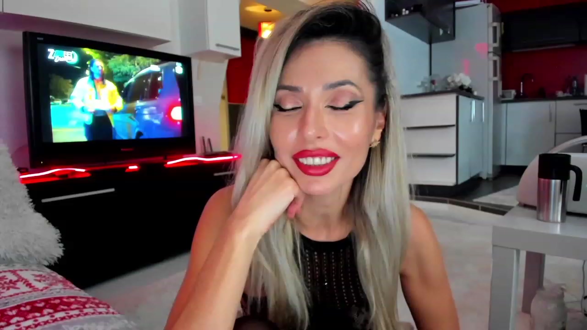 Gallery image thumbnail from iStoleXmas's myfreecams stream on, 12/15/2023, 02:18 image 1 of 20