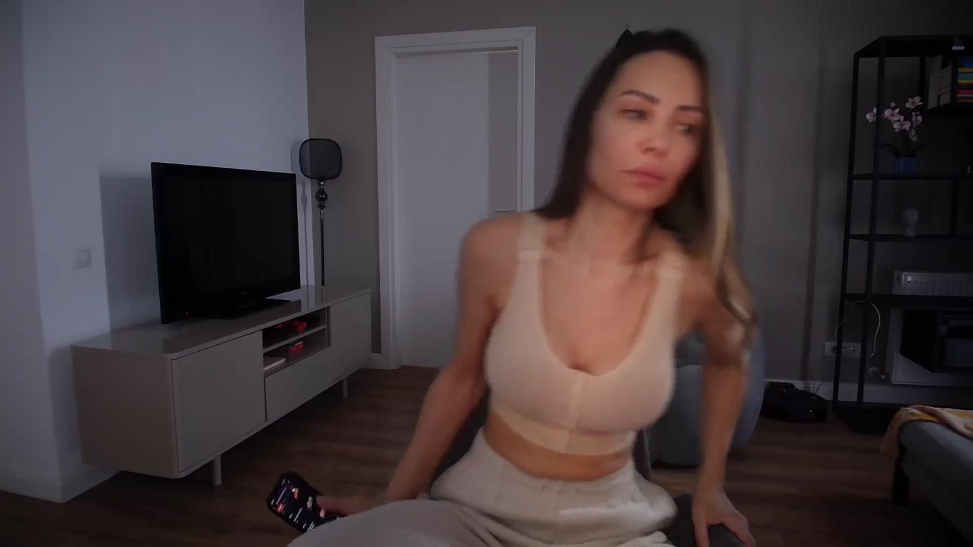 Gallery image thumbnail from iTease's myfreecams stream on, 03/31/2025, 13:07 image 11 of 20