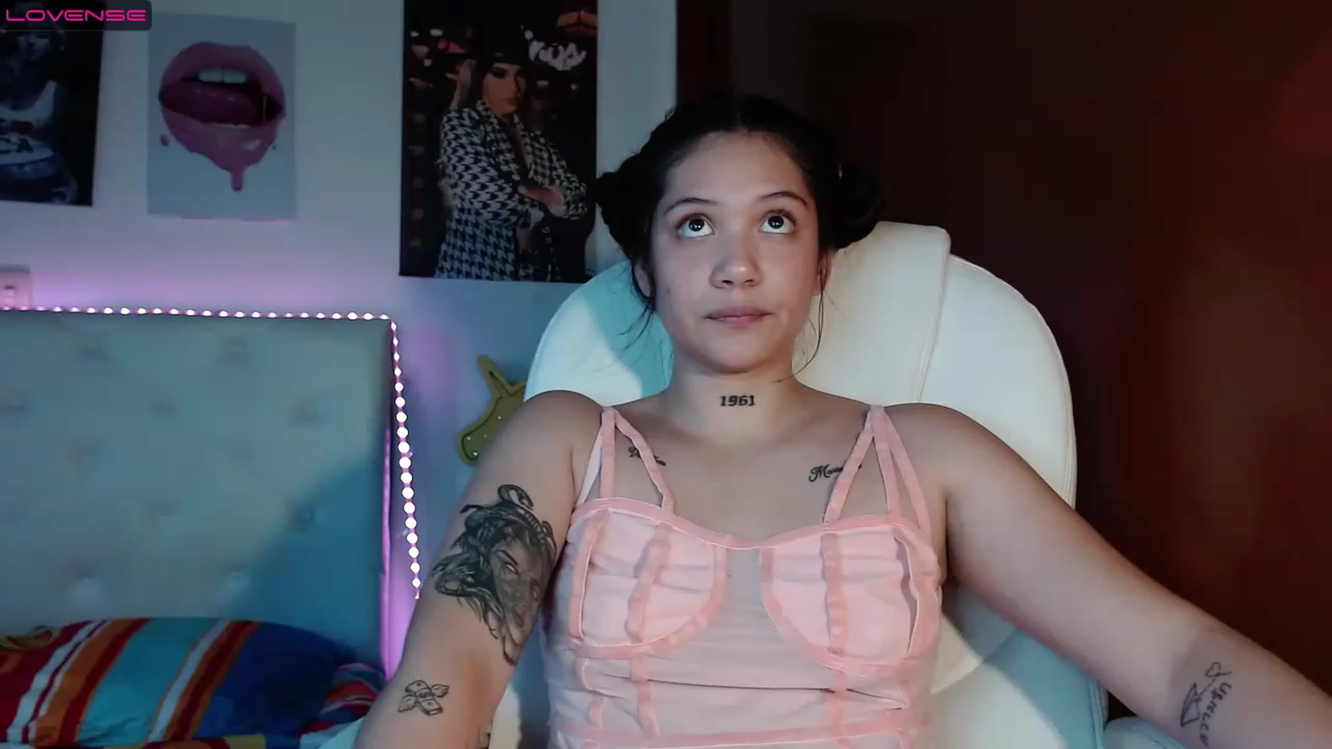 Gallery image thumbnail from iamsel's myfreecams stream on, 03/29/2023, 24:28 image 7 of 20