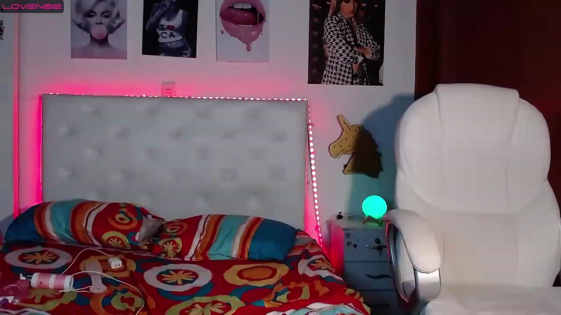Gallery image thumbnail from iamsel's myfreecams stream on, 03/29/2023, 24:28 image 17 of 20